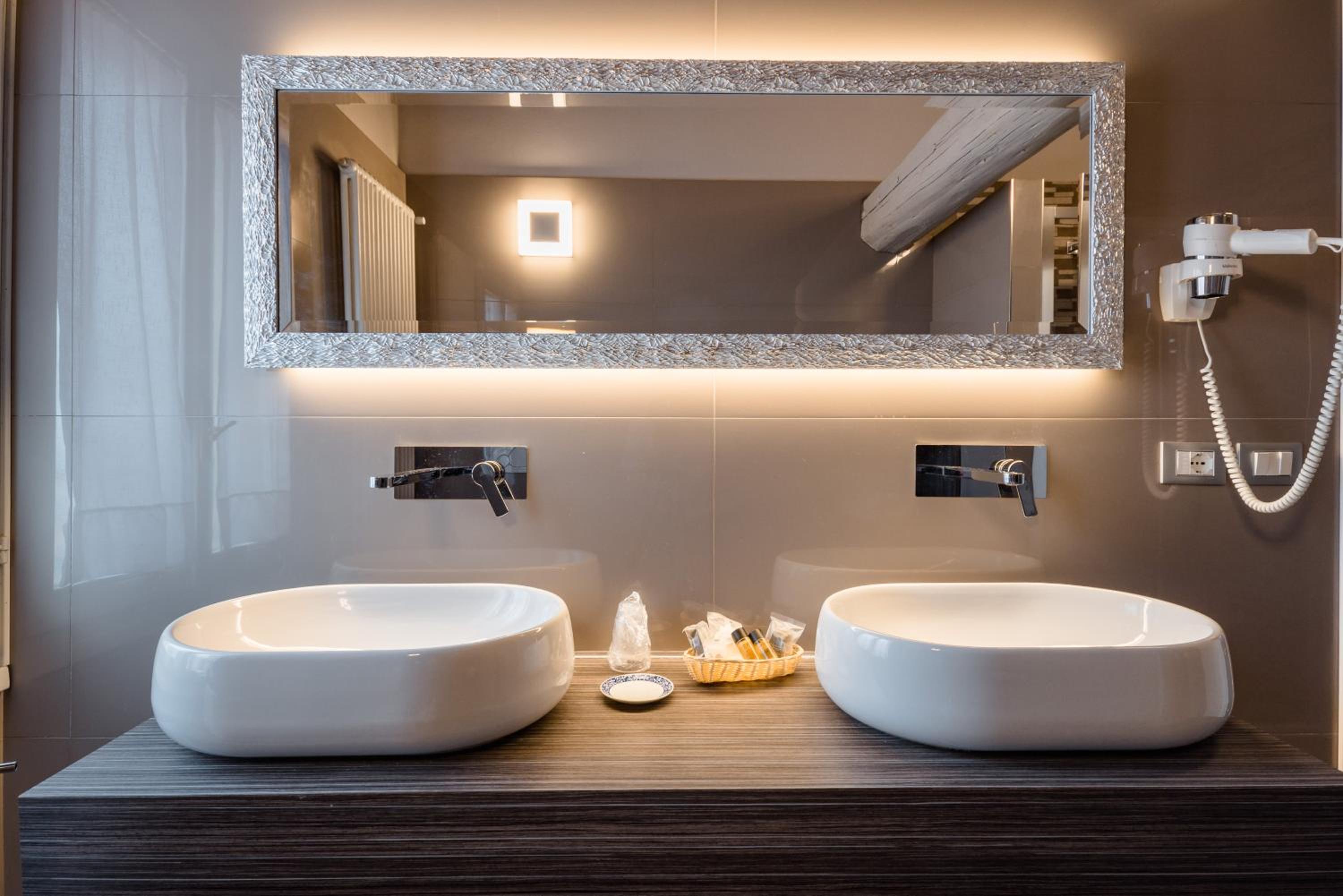 Studio (3 Adults) - Annex