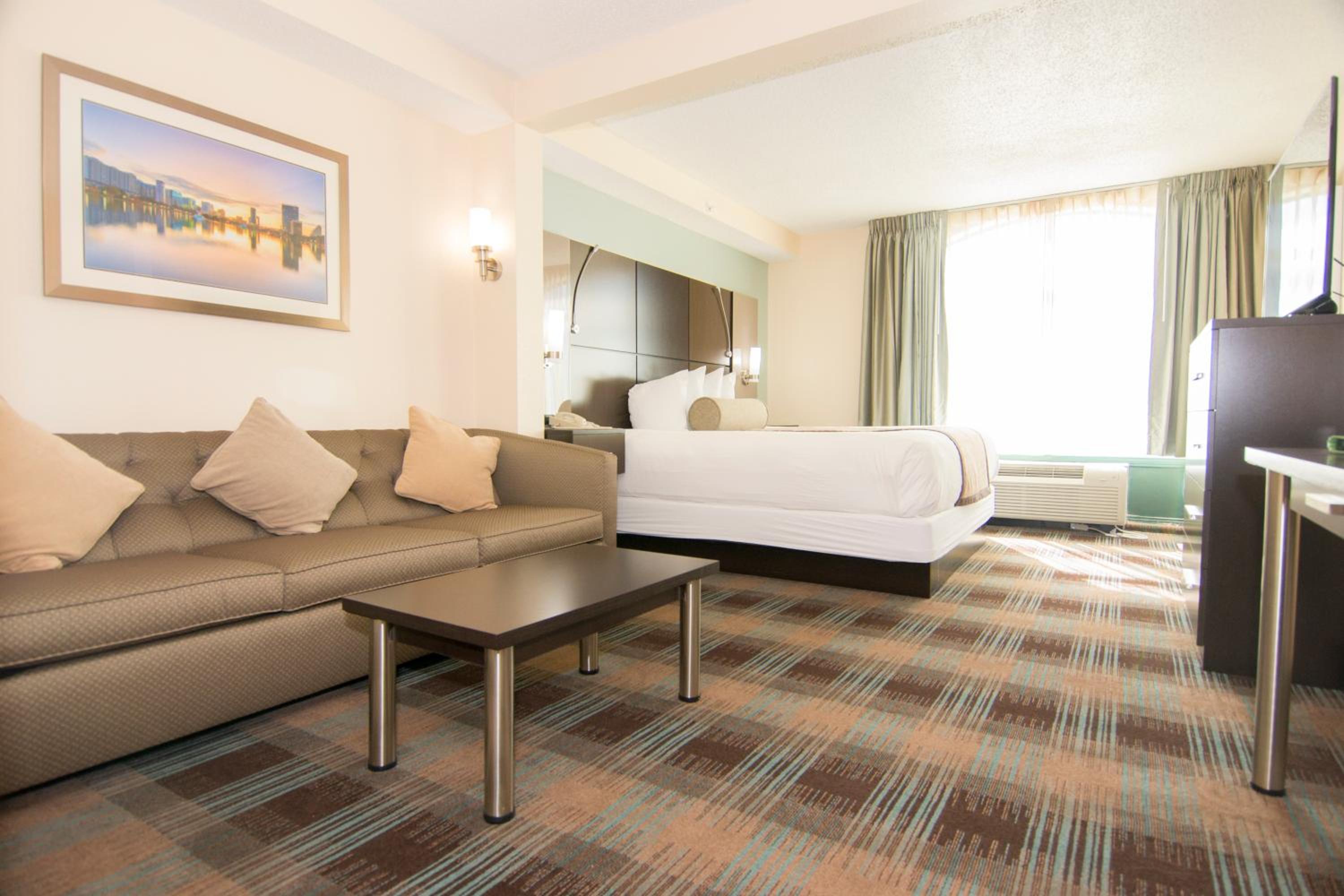 Deluxe King Room with Bath Tub - Mobility/Hearing Accessible - Non-Smoking