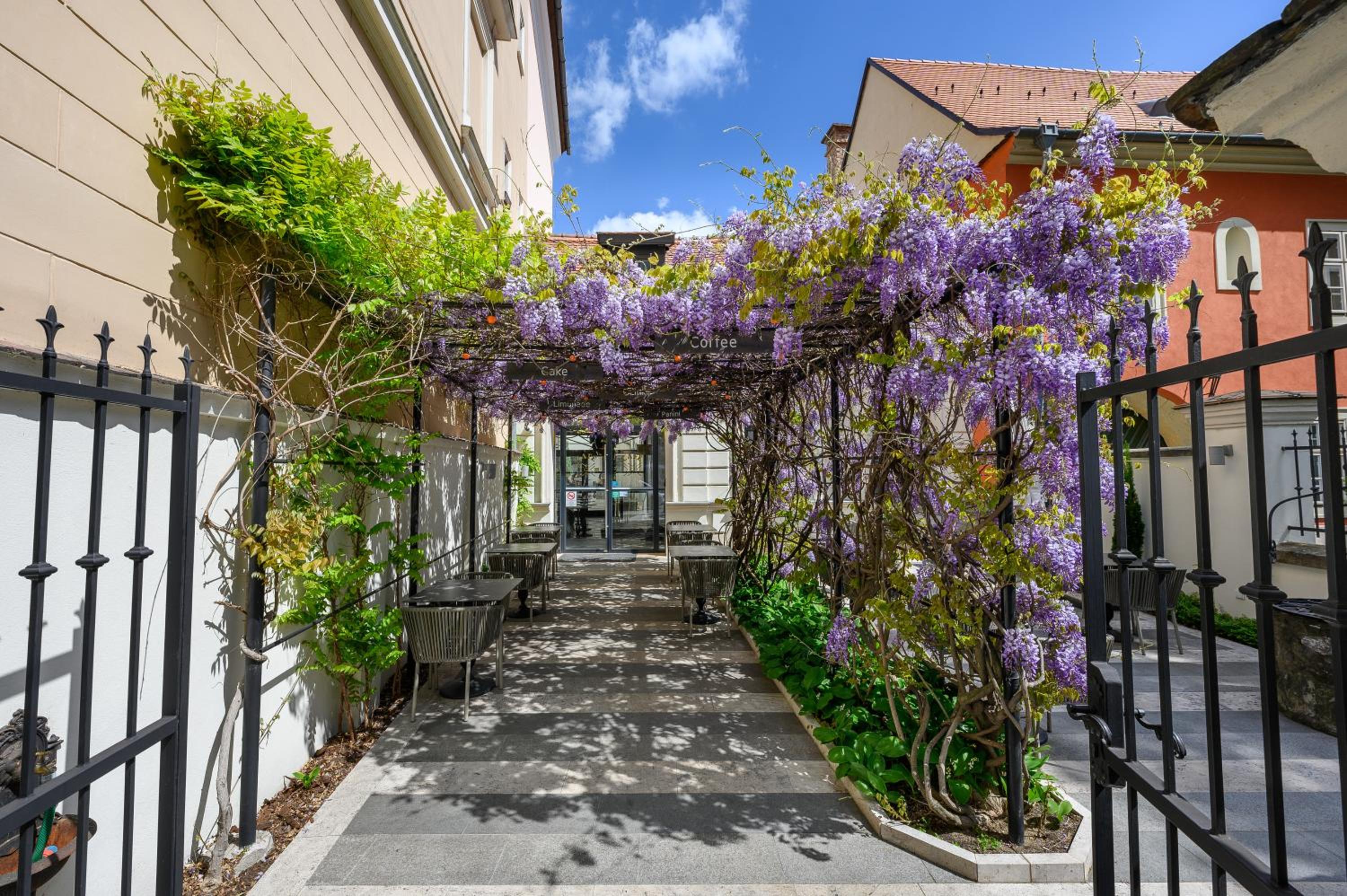 Petite Maison Deluxe Double Room