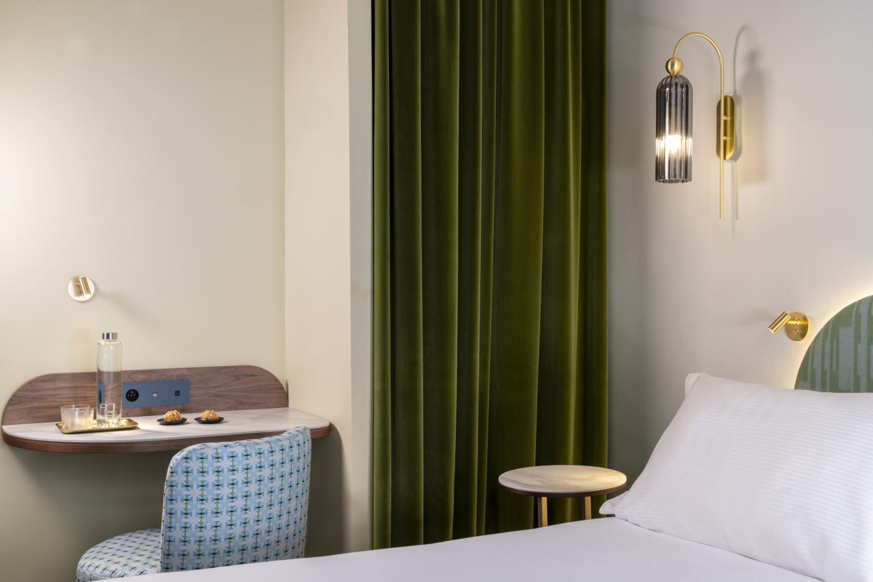 Deluxe Double or Twin Room with City View