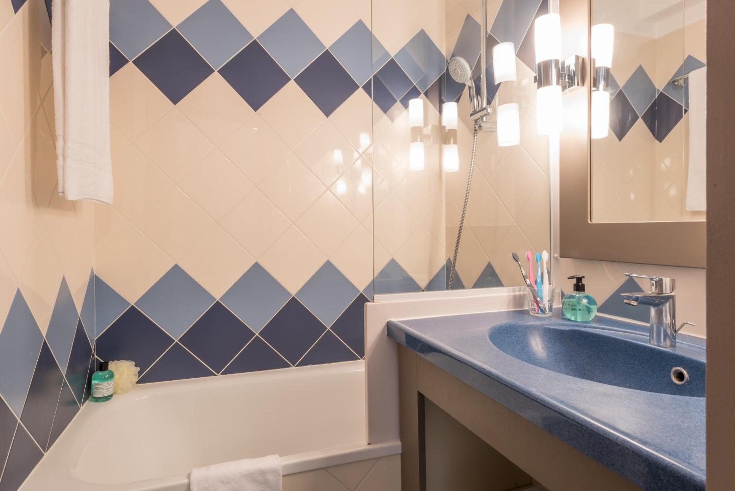 One-Bedroom Apartment with Sleeping Alcove and Air Conditioning (6 People) - Sea View