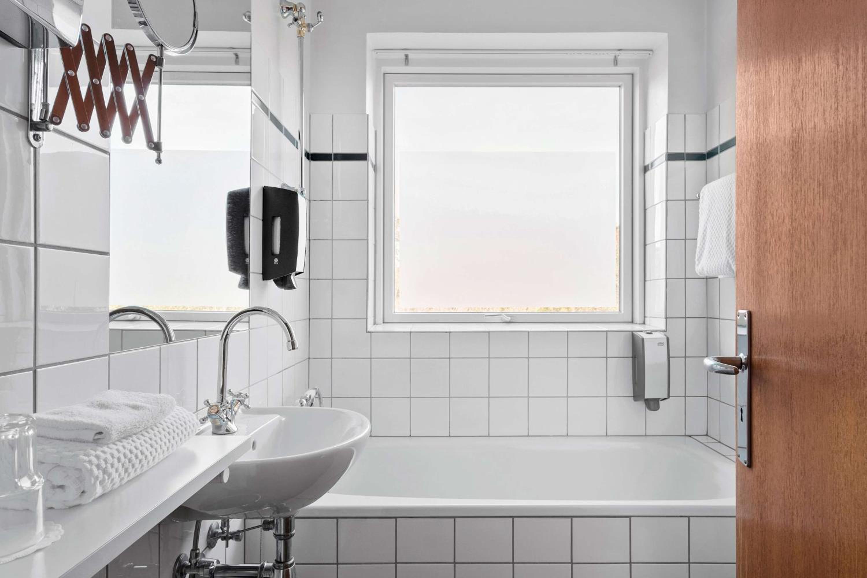 Single Room - Non-Smoking