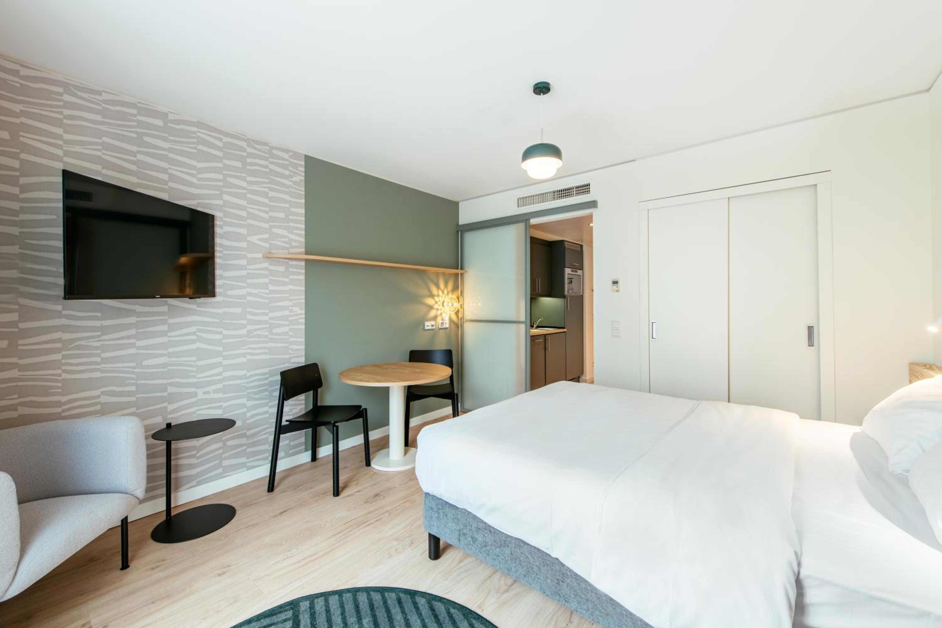 Studio with Double or Twin Bed