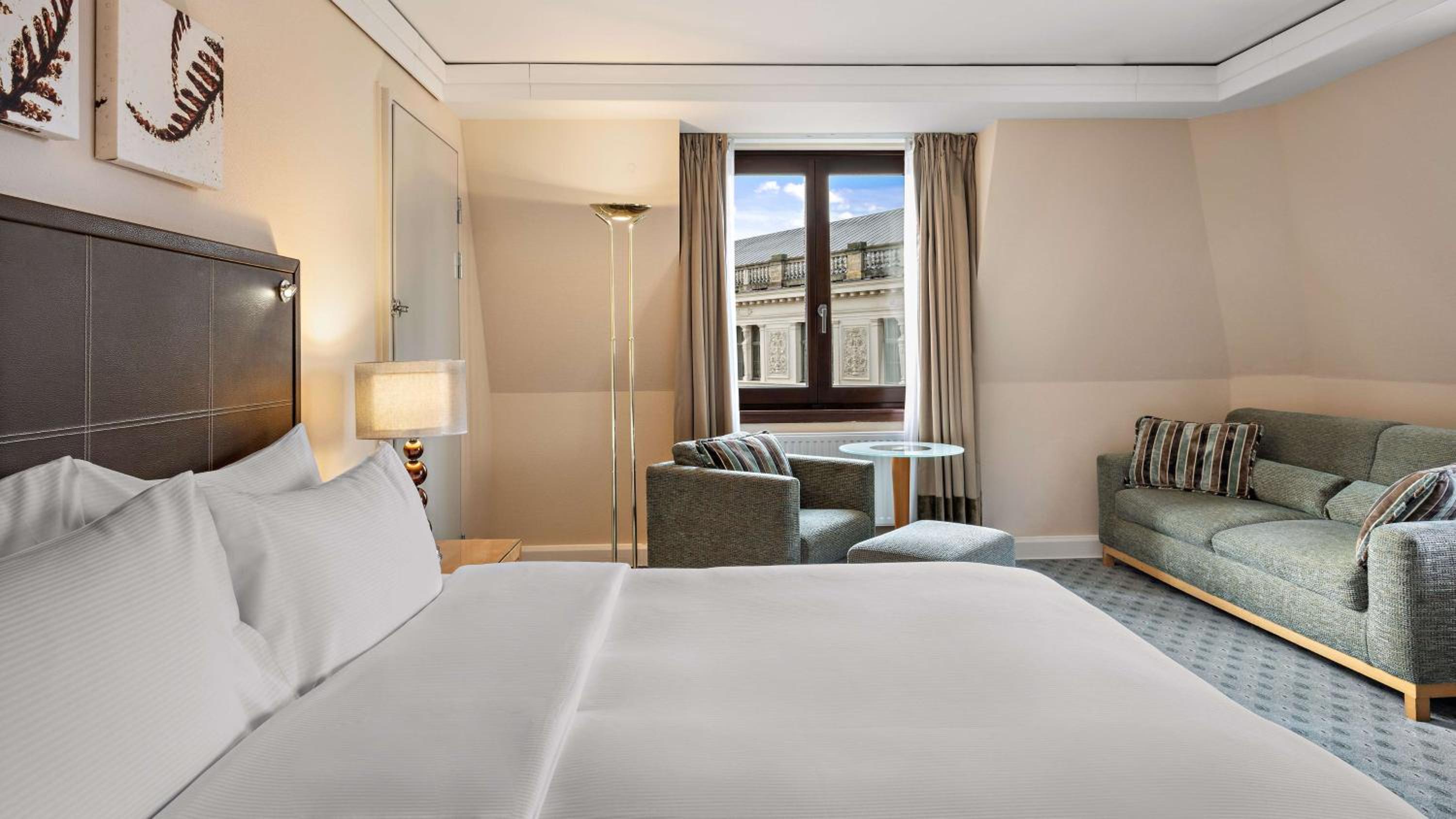 Executive Queen Family Room with view of the Procession of Princes and access to the Executive Lounge