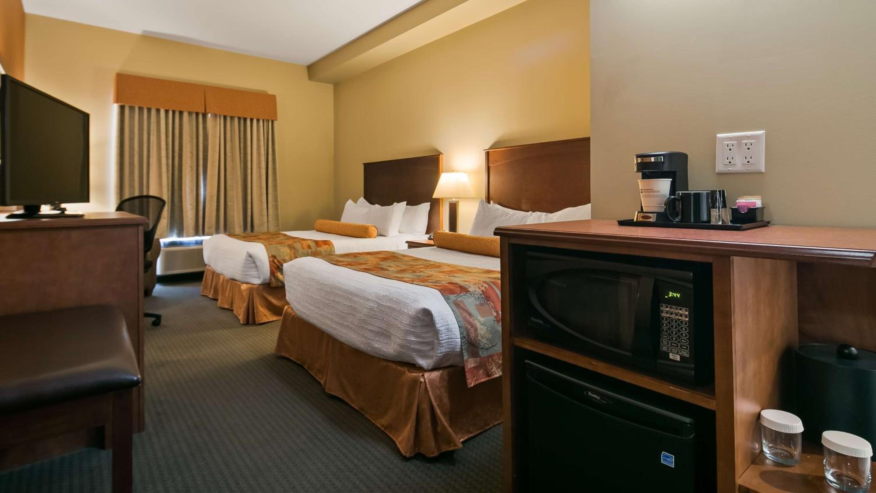 Queen Room with Two Queen Beds - Non-Smoking