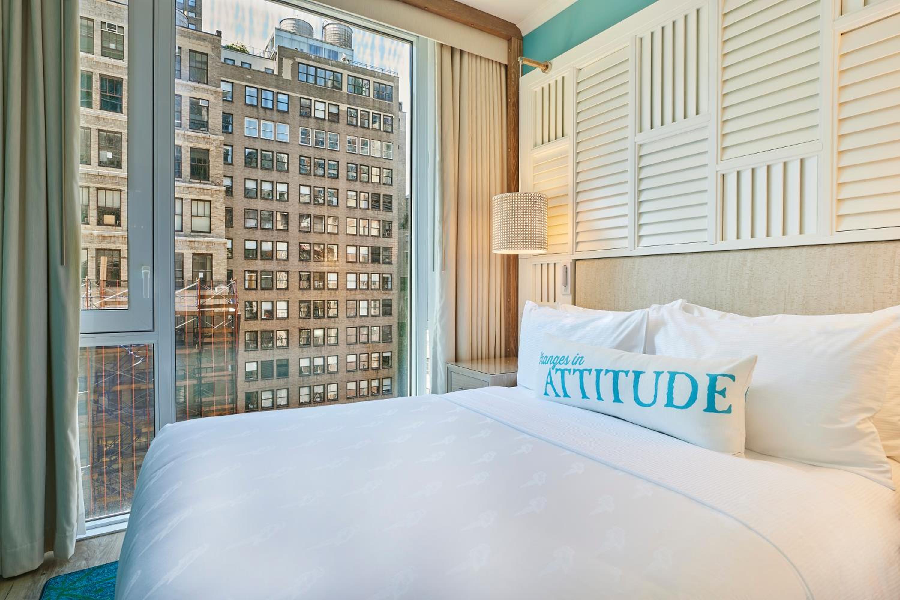 Deluxe One Queen Bed Hearing Accessible