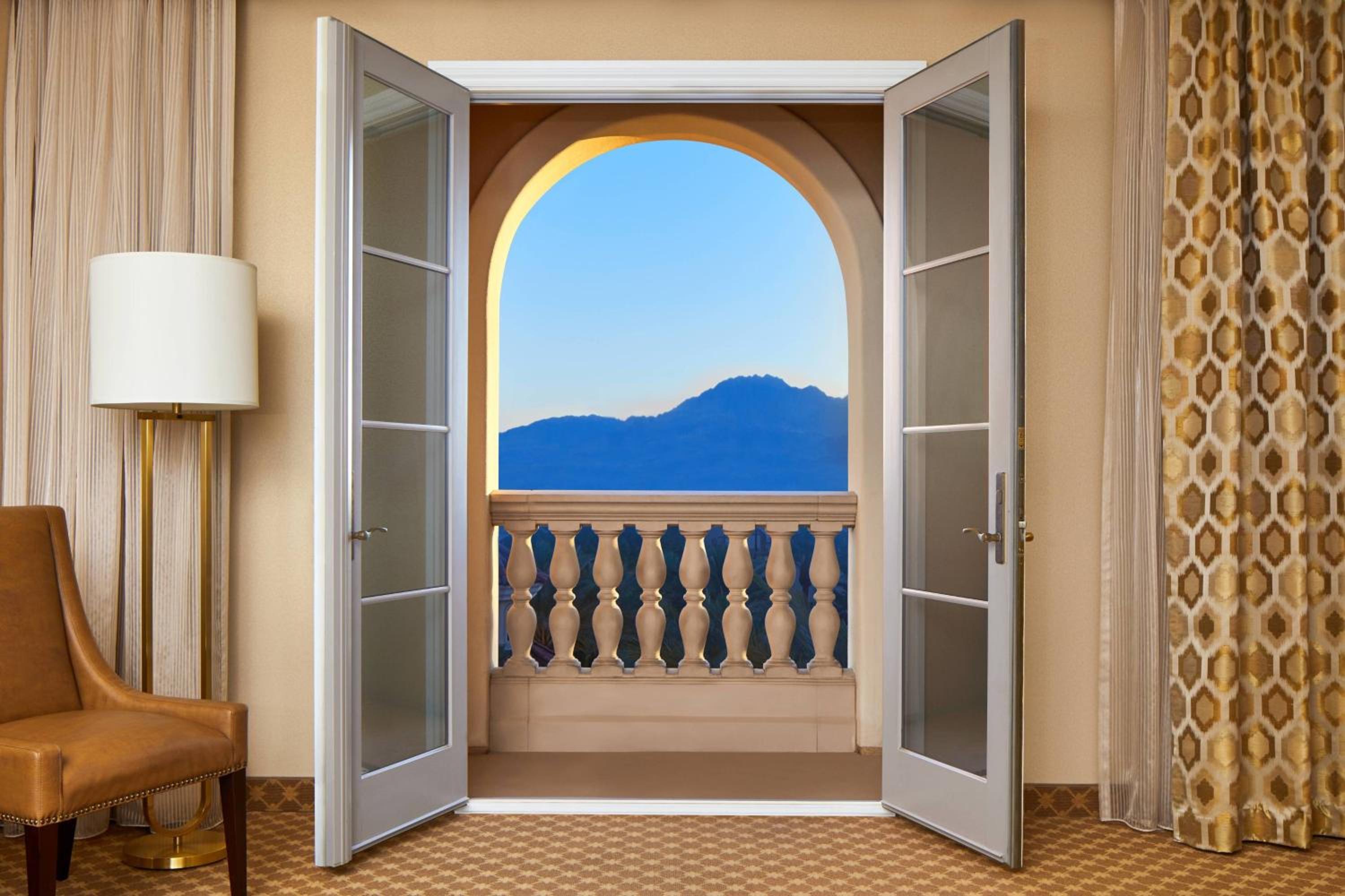 2 Queen Beds w/Balcony, Larger Guest room, 2 Queen, Balcony