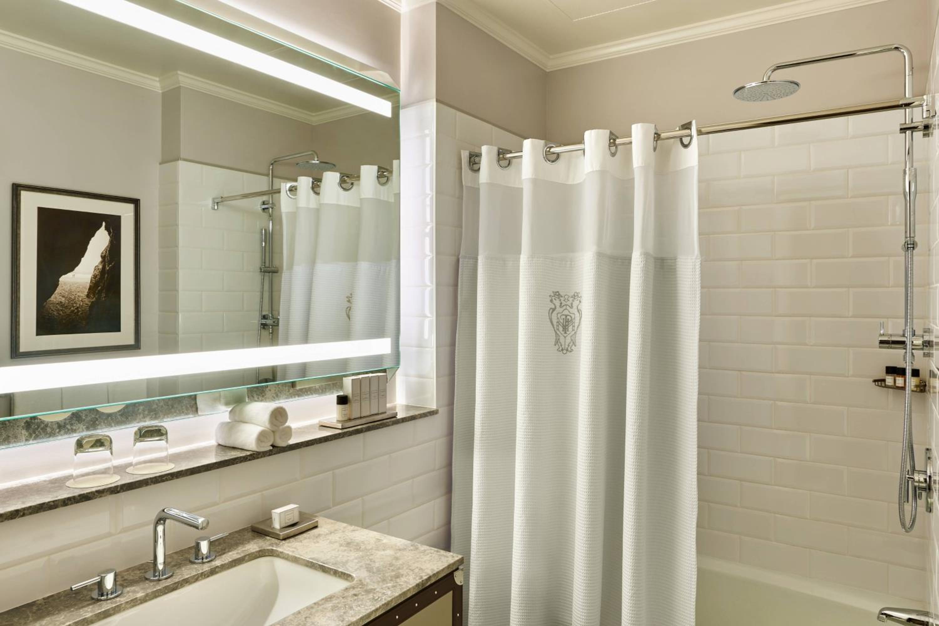 Deluxe King Room - Hearing Accessible