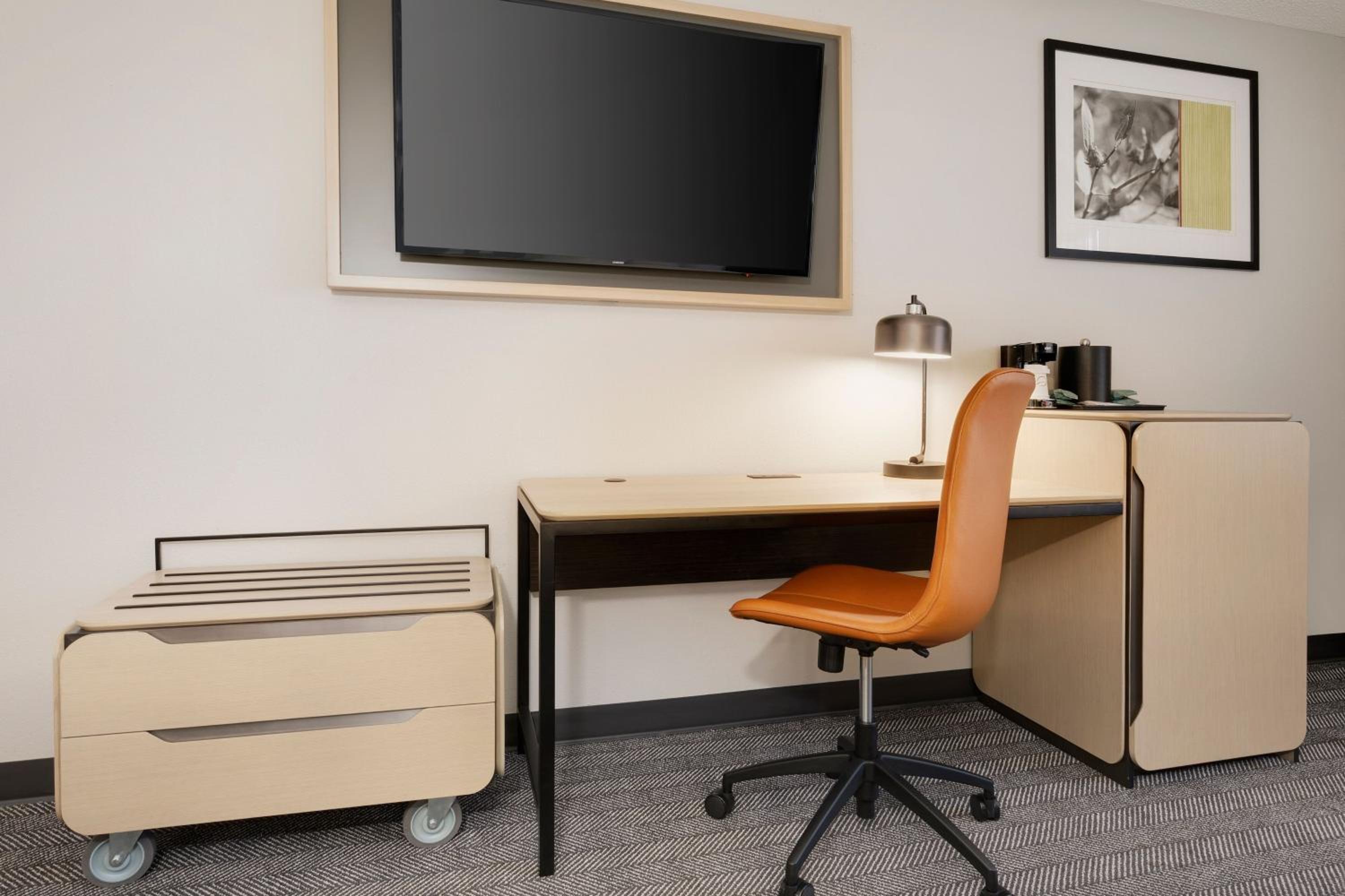 Executive King Balcony, Guest room, 1 King, Sofa bed