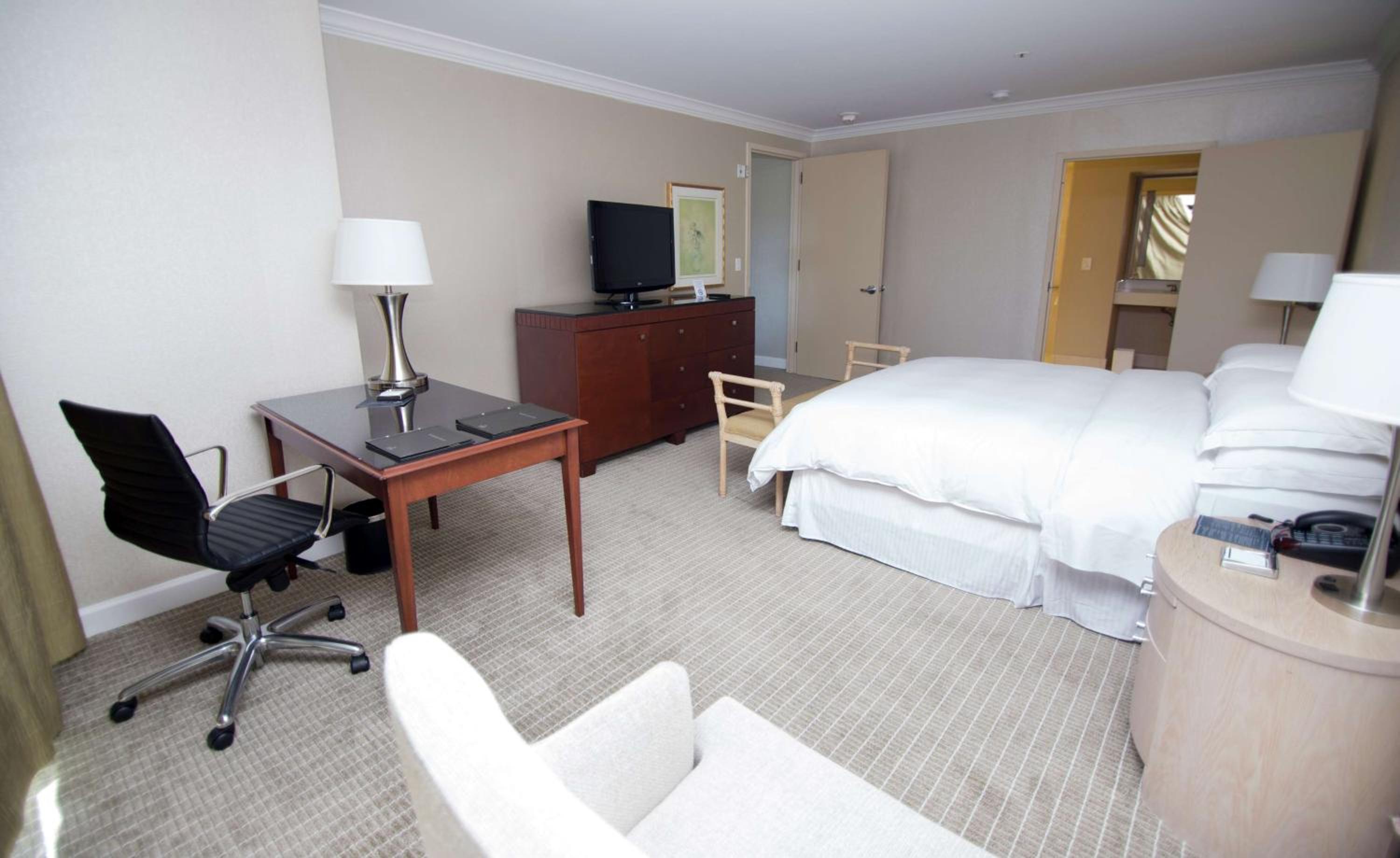 King Room with Tub - Mobility and Hearing Access