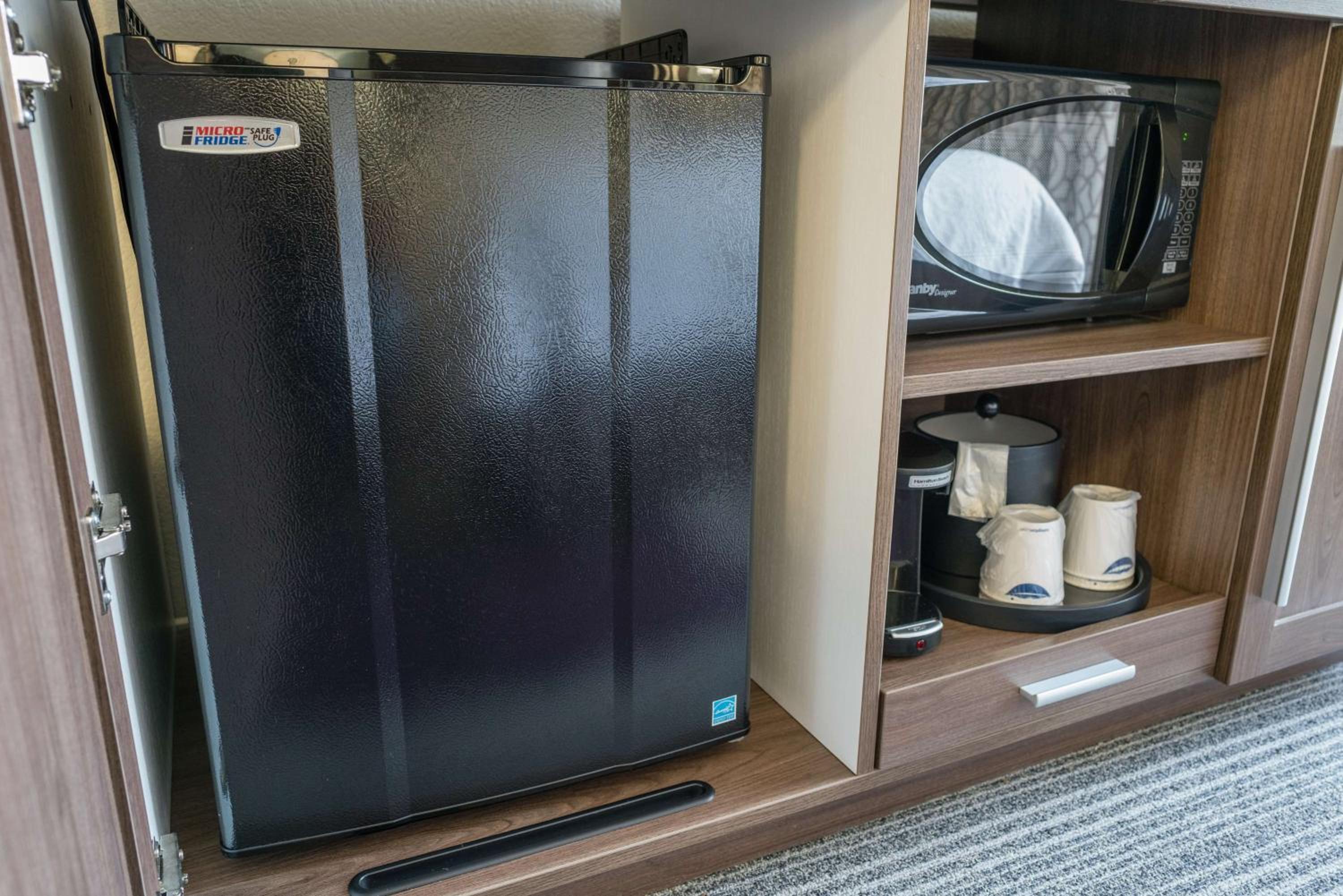 King Room with Sofa Bed and Study - Non-Smoking