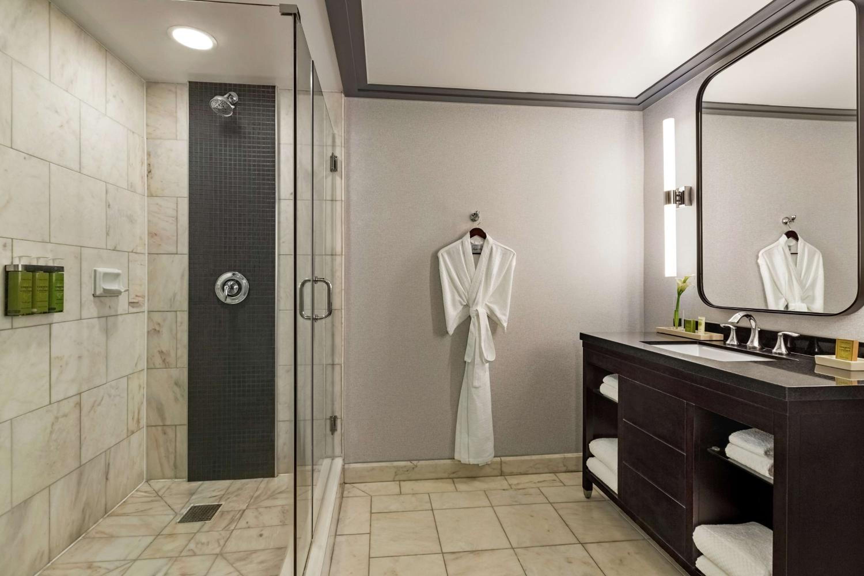 Deluxe Double Room with Two Double Beds - City View