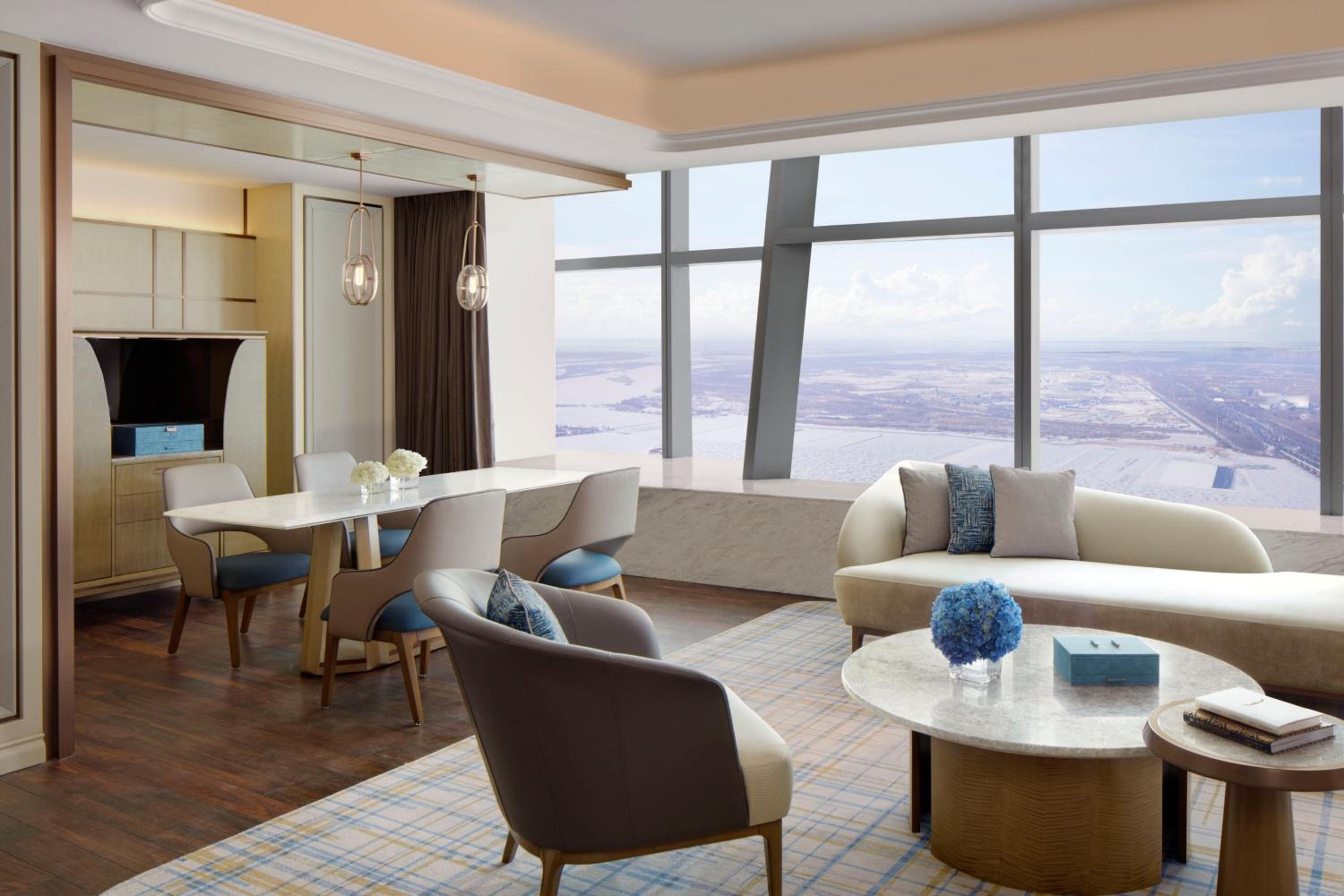 Executive King Suite with River View - Club Lounge Access
