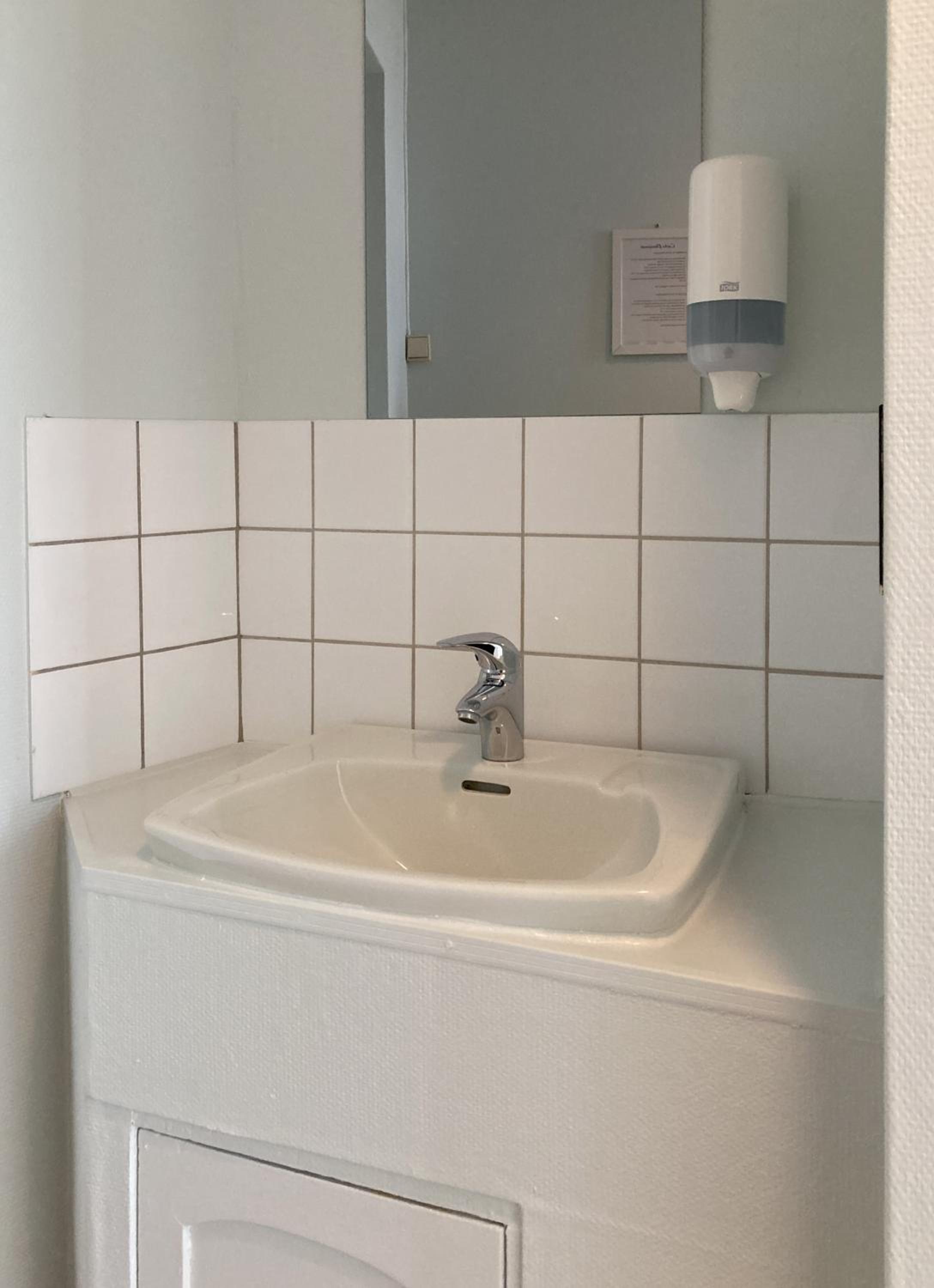 Budget Quadruple Room with Shared Bathroom