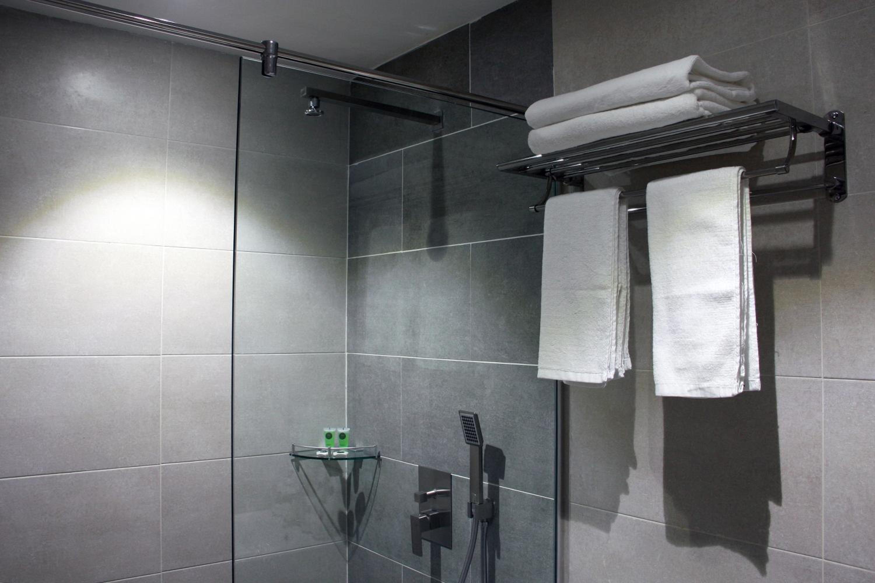 Standard Family Room (With Window)