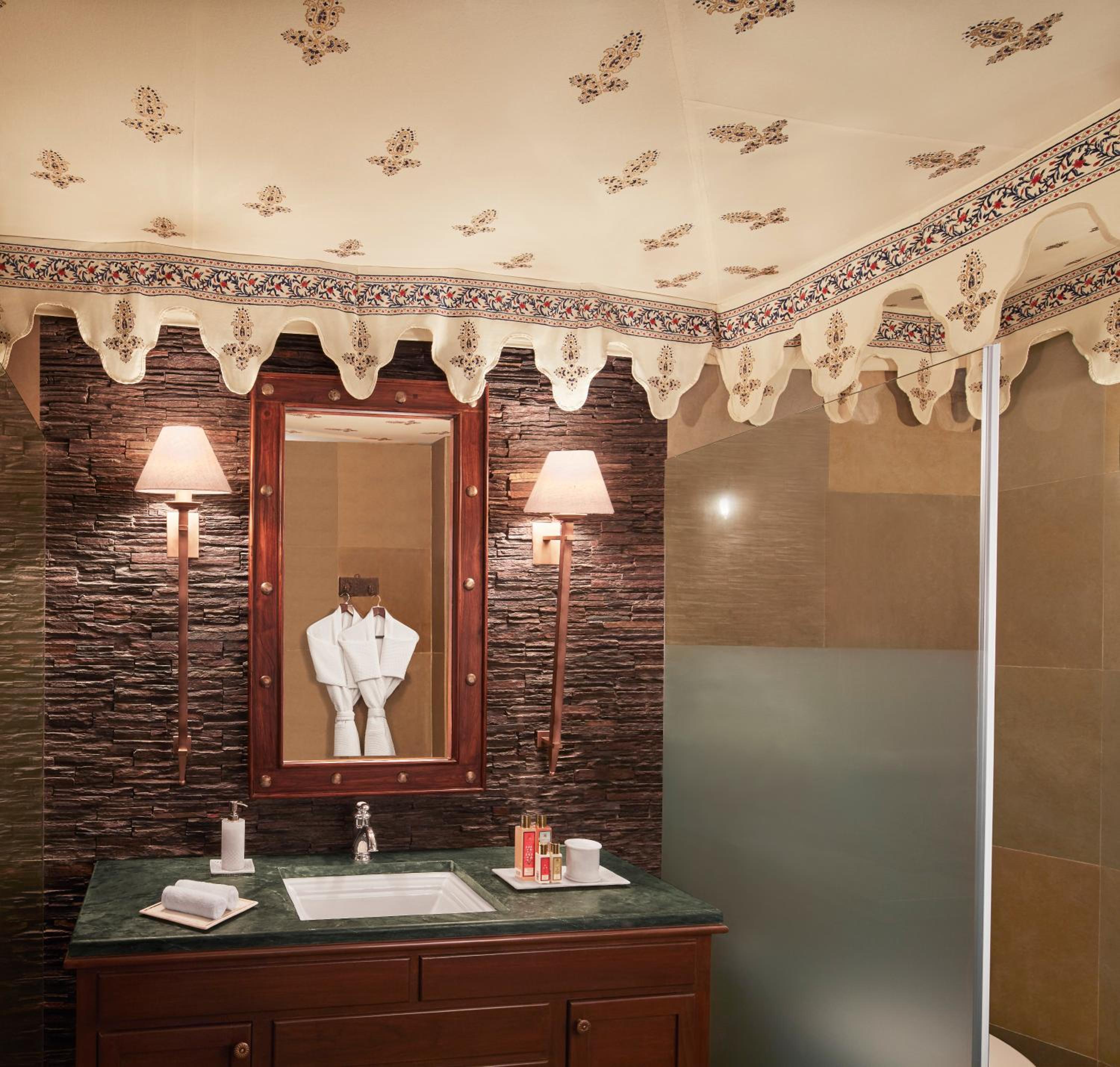 Luxury Tent Panorama View King Bed