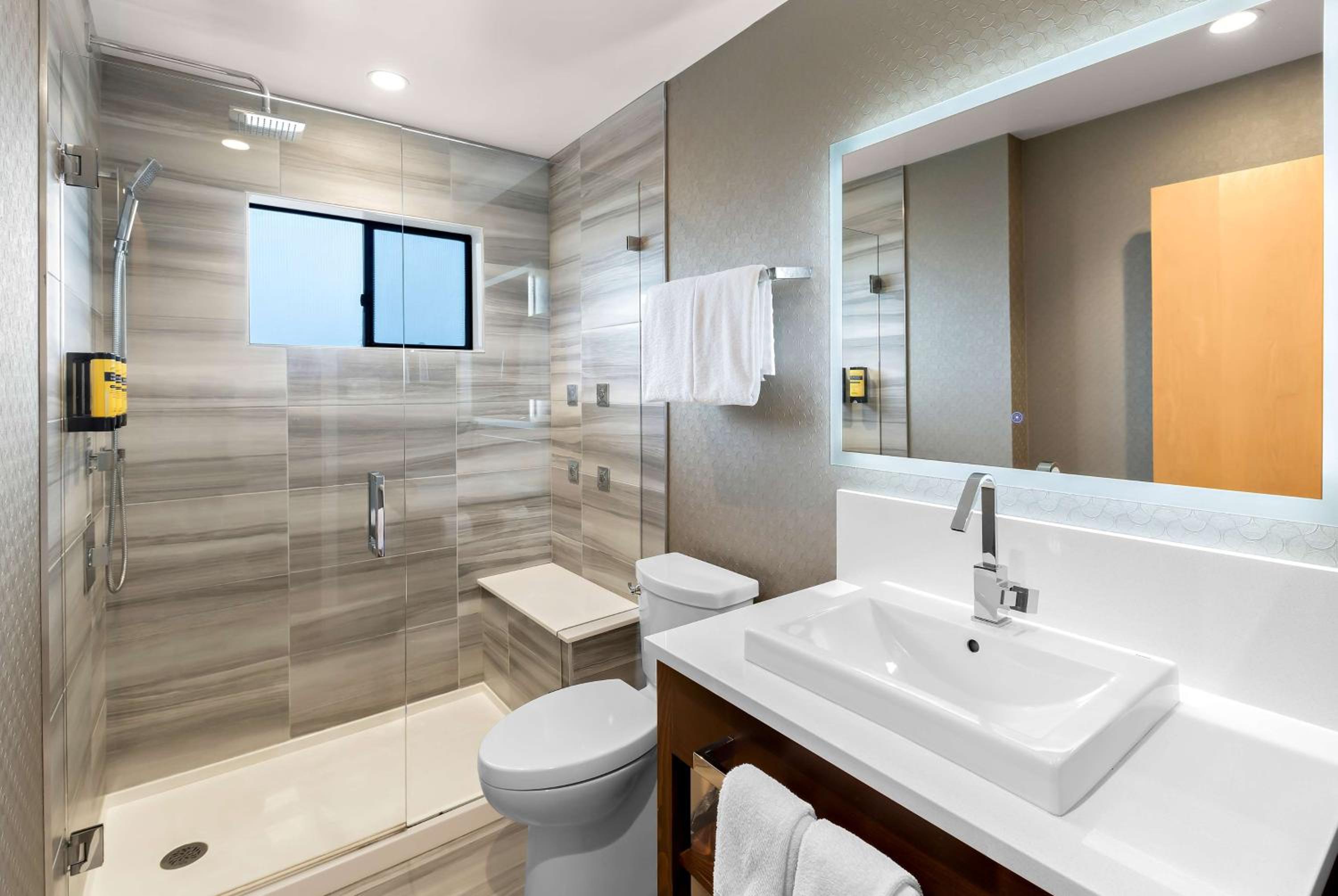 One-Bedroom Suite with Harbor View