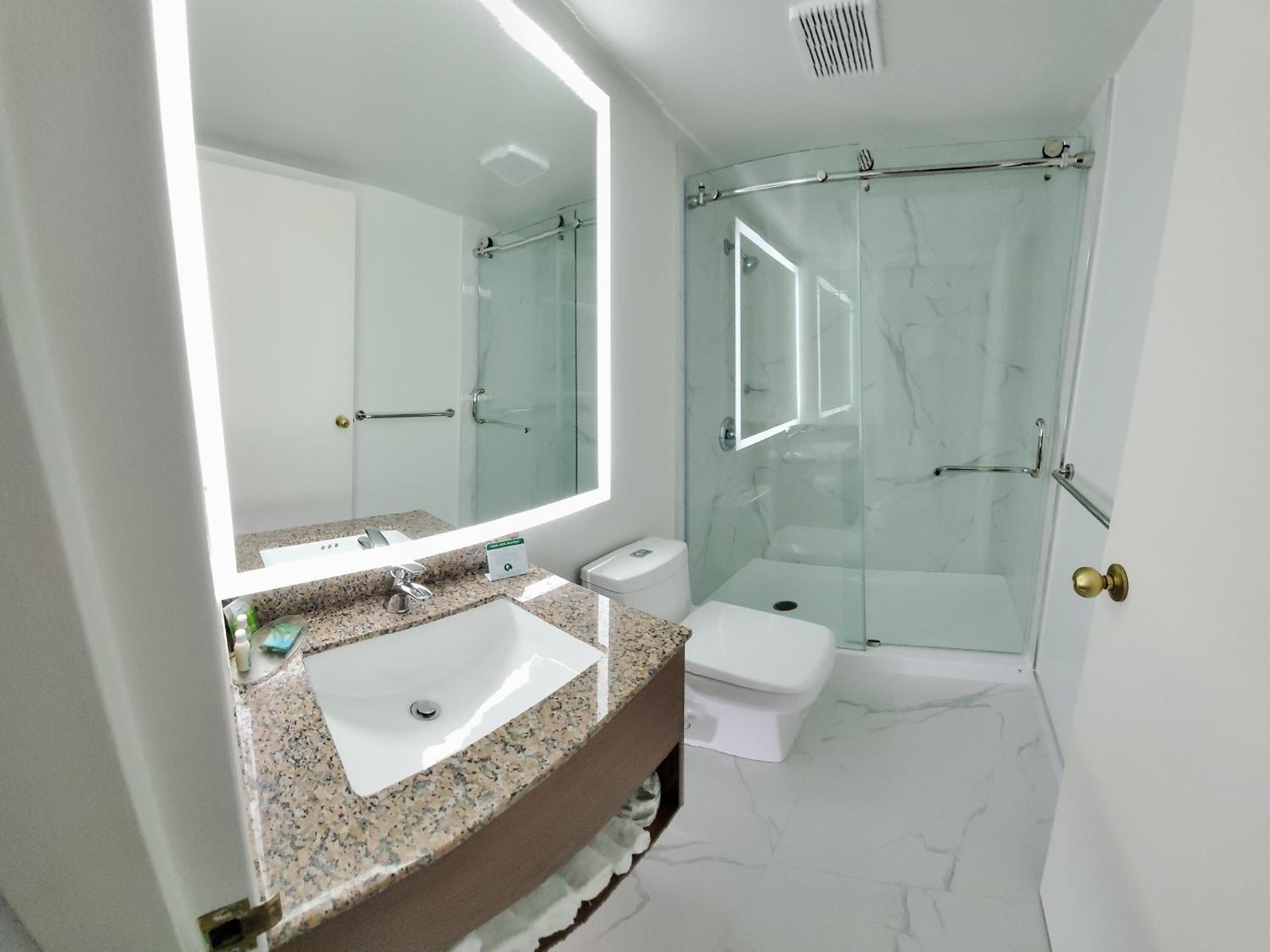 Queen Room - Non-Smoking