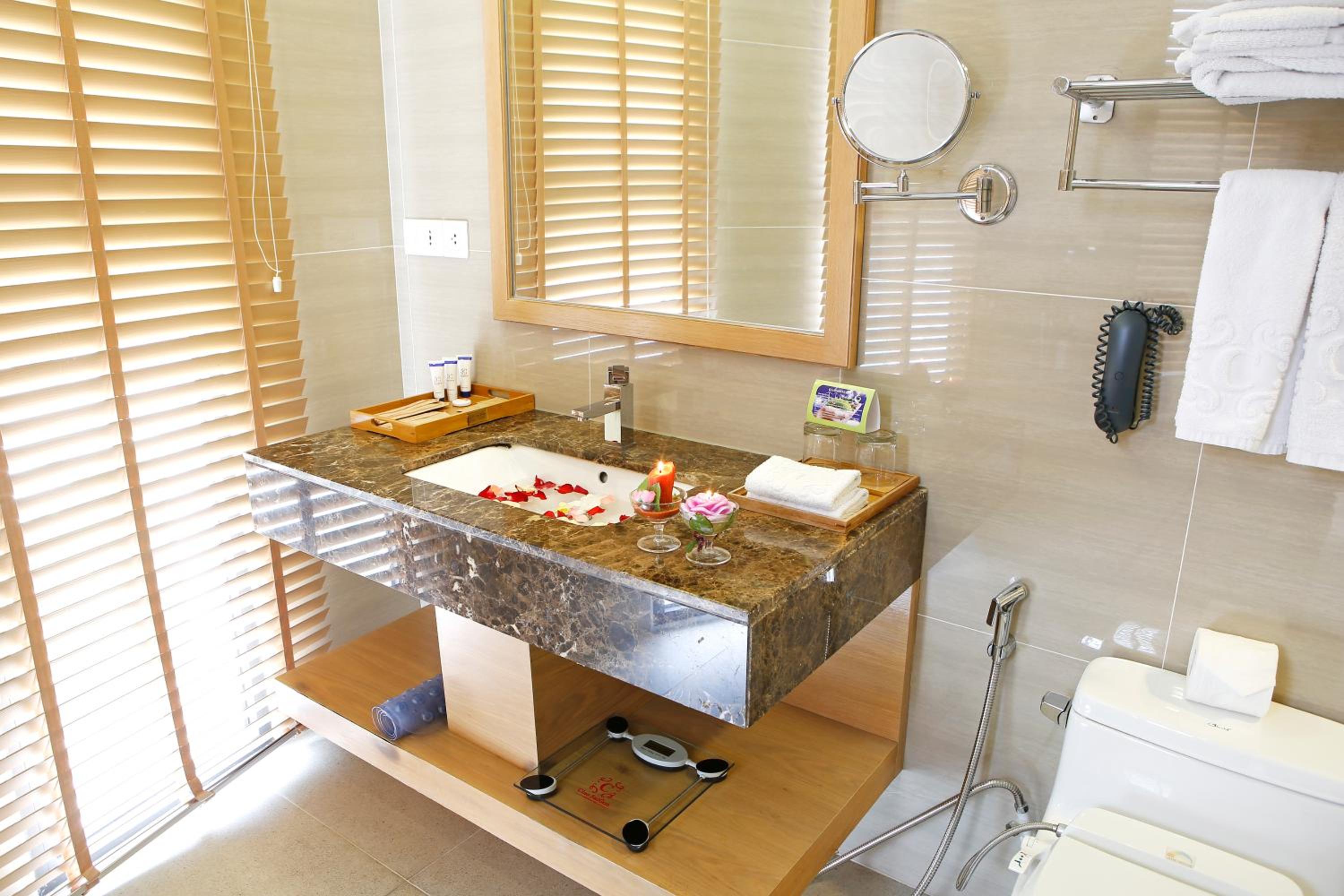 Suite Double with City View