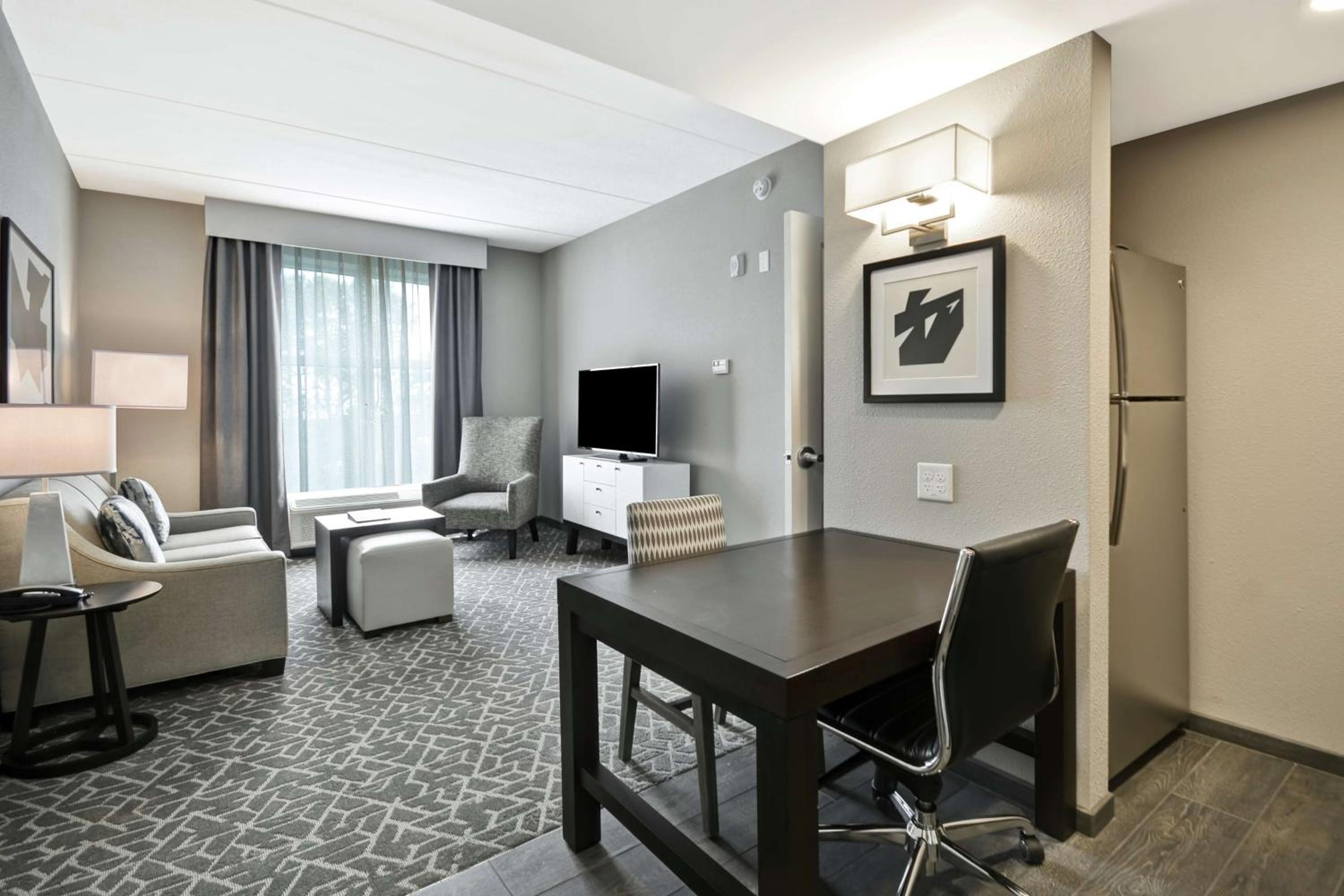 One-Bedroom King Suite - Non-Smoking