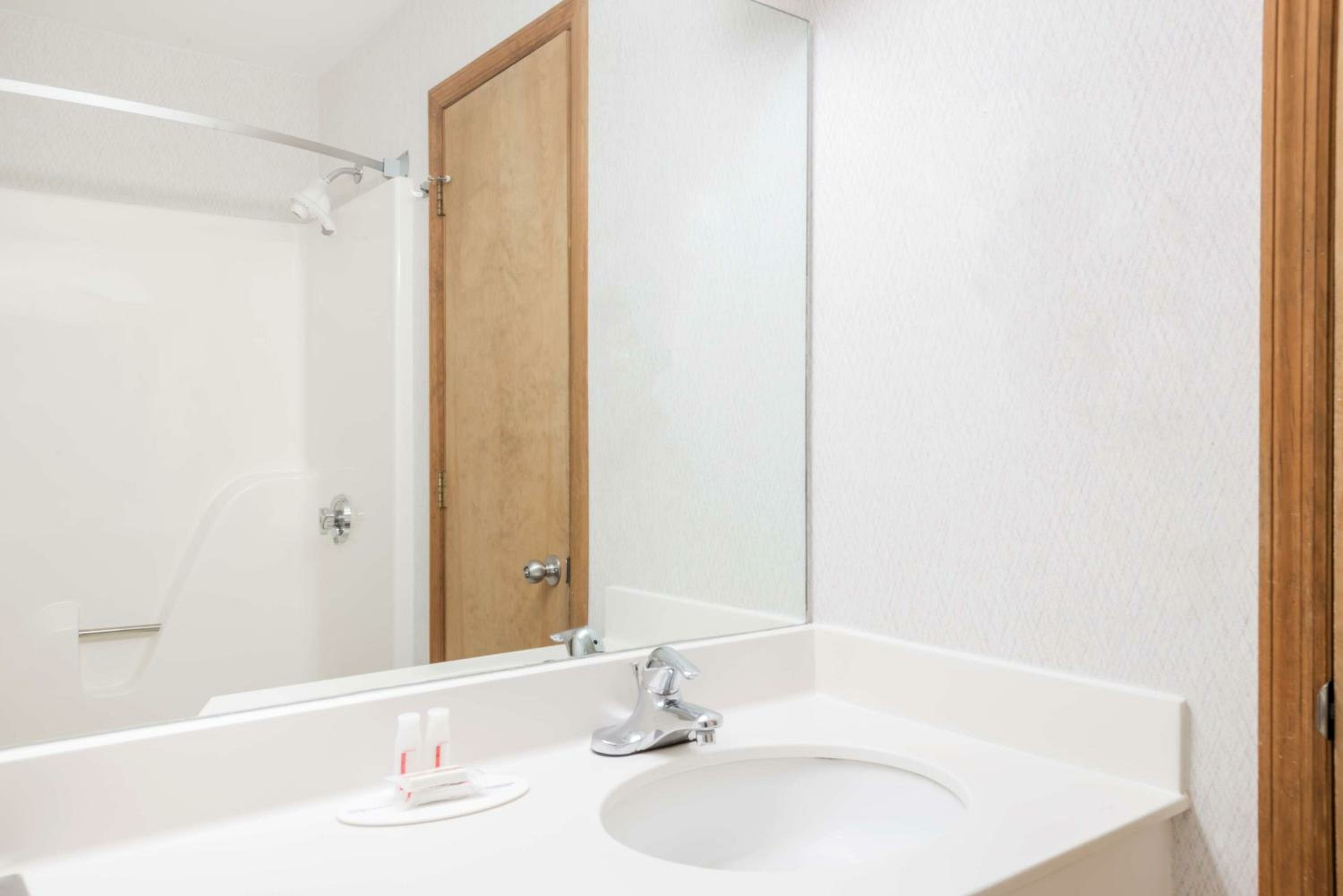 Deluxe King Suite - Non-Smoking