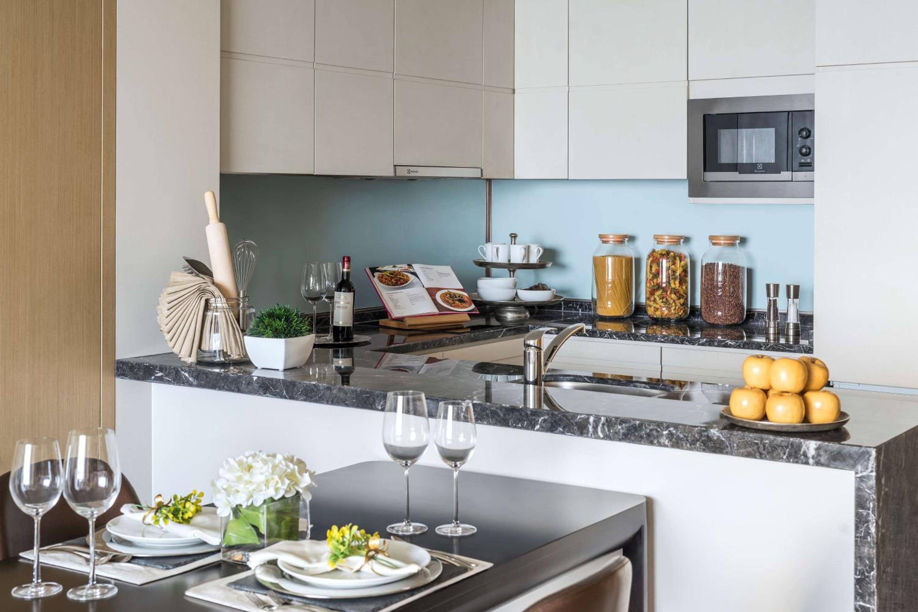 One Bedroom Apartment - Lounge Access on 32nd floor including daily breakfast, complimentary daily high tea, happy hour, and canapés.