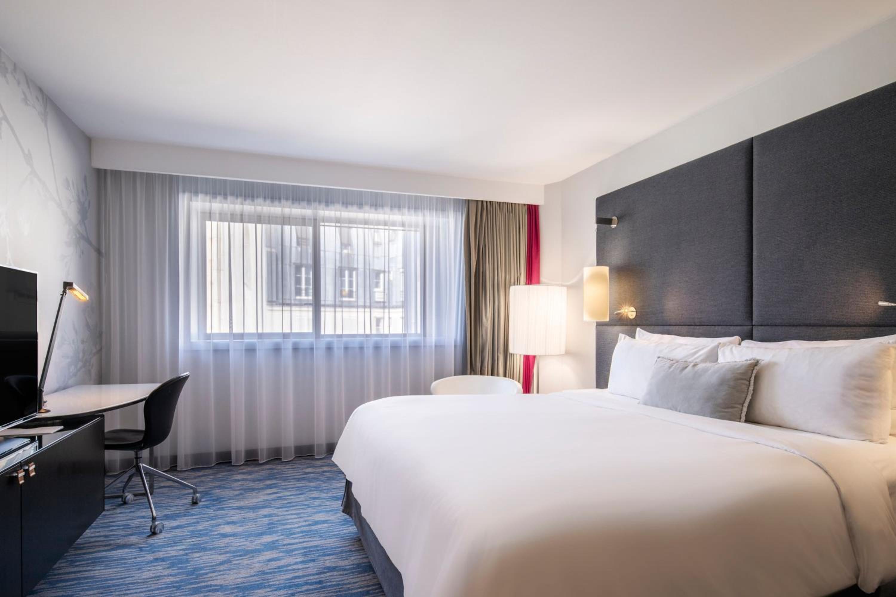 Stand'R Room with Garden View