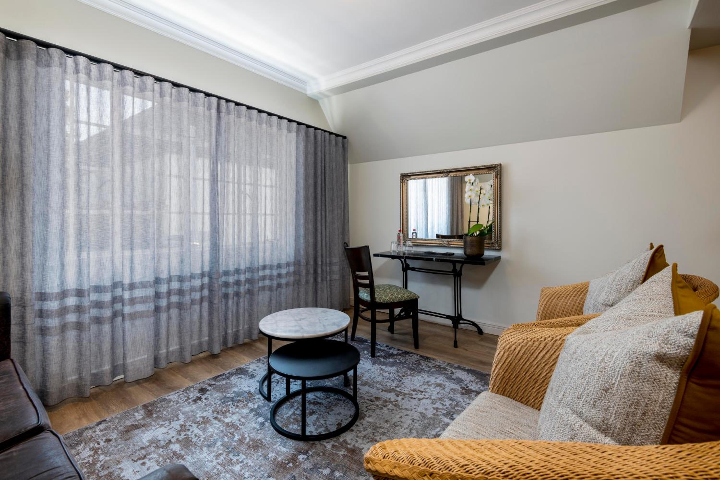 Deluxe King Suite
