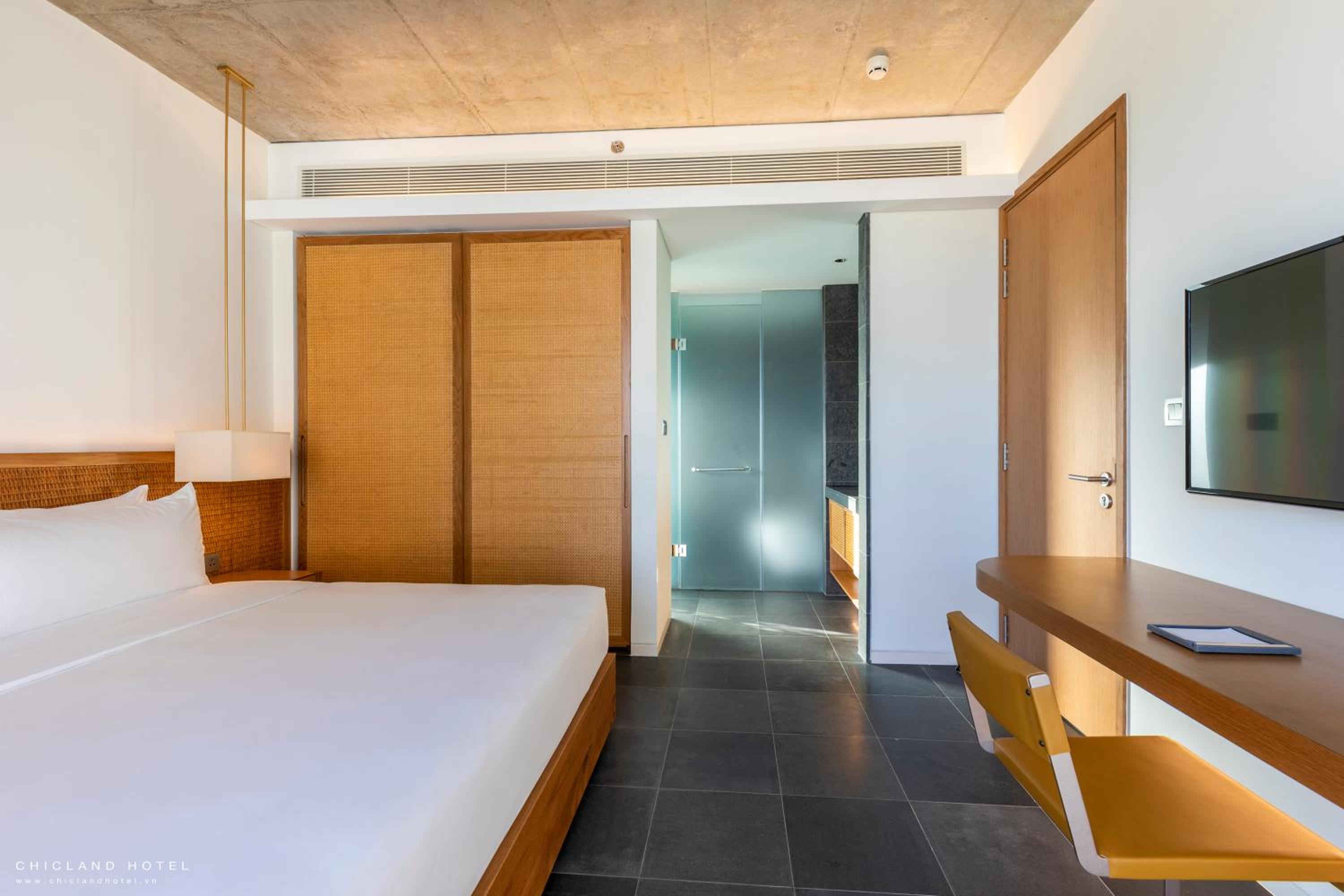 One-Bedroom Apartment with Balcony