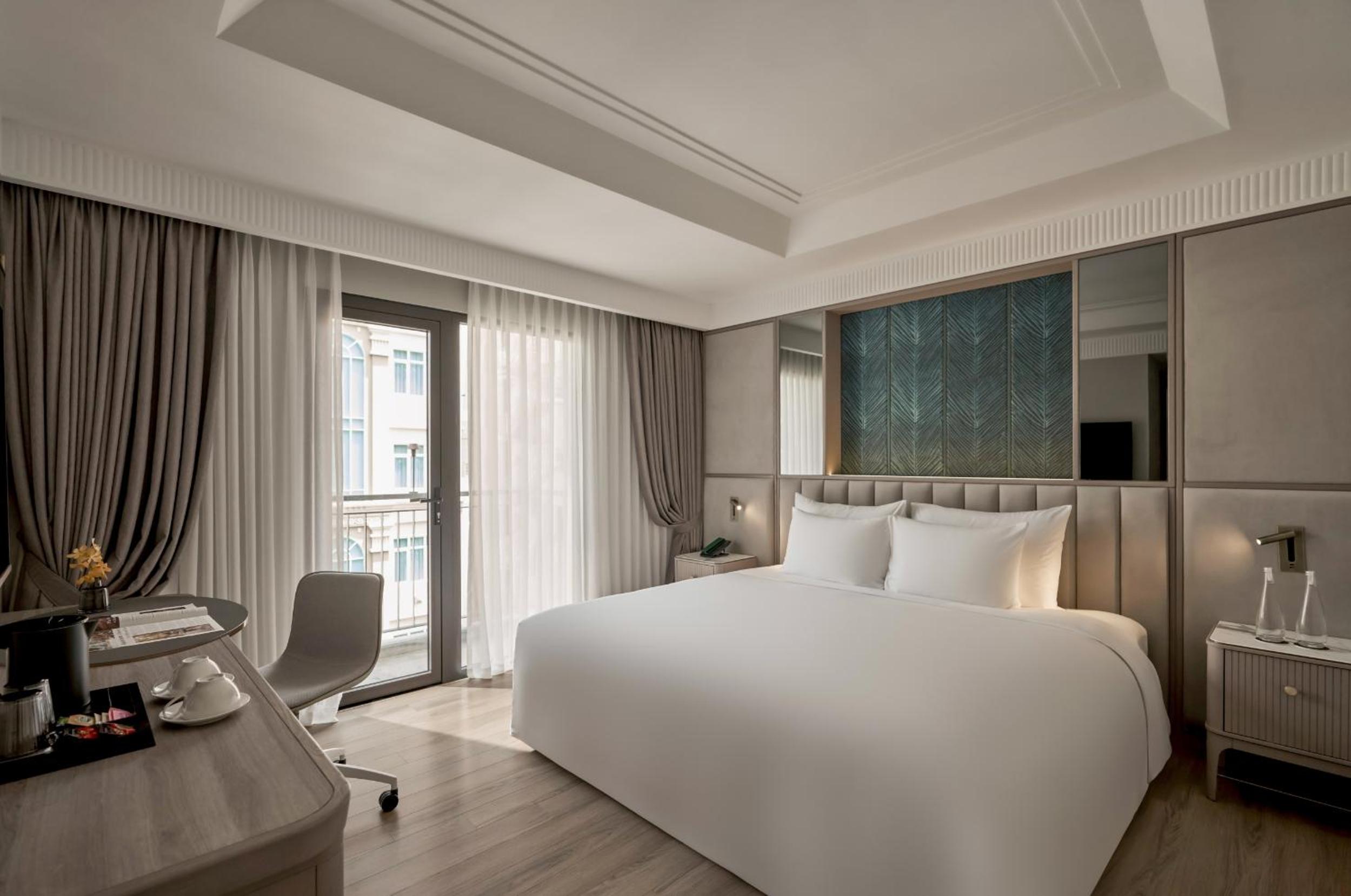 Junior Suite- French Balcony