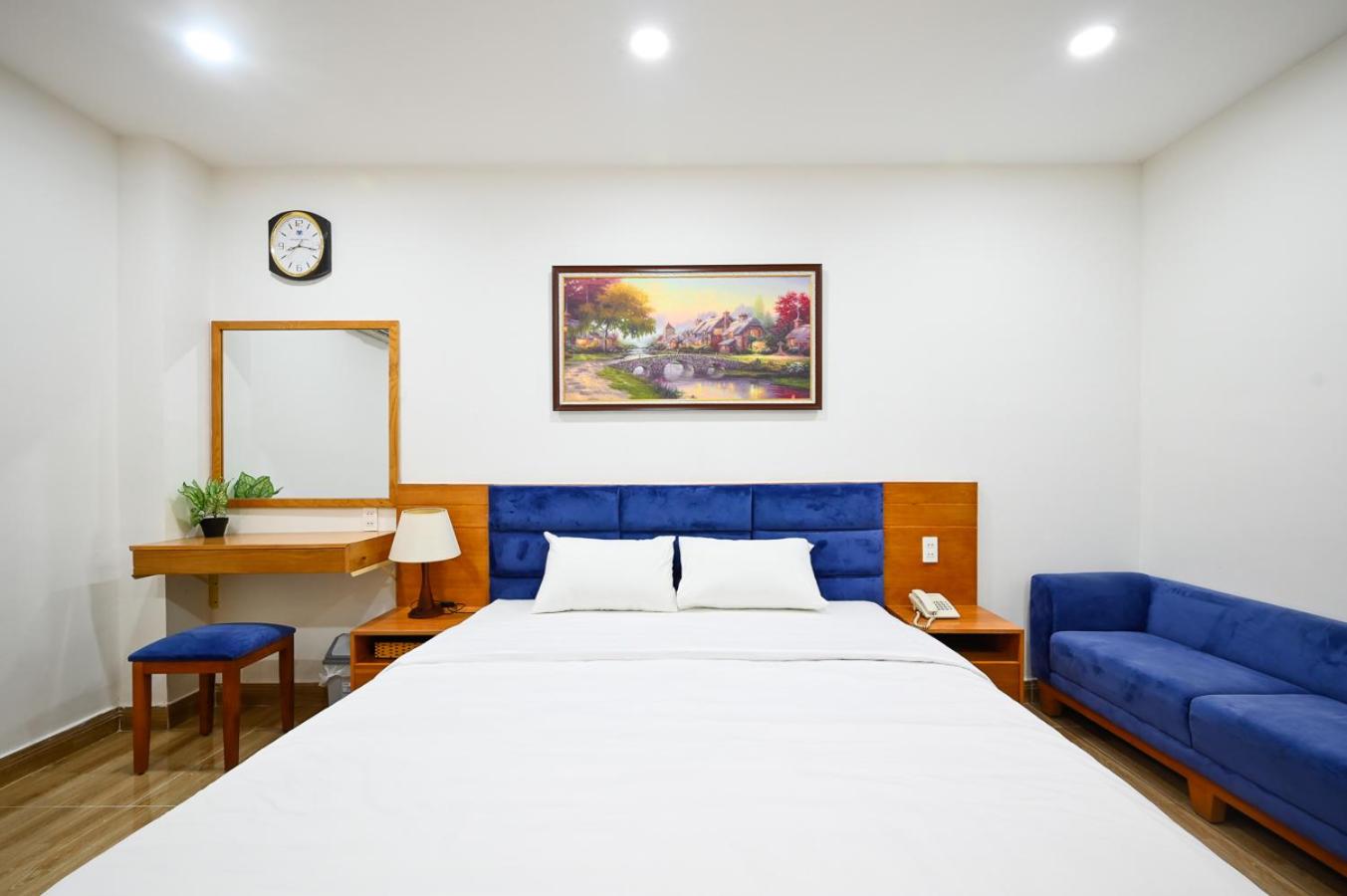 Deluxe Double Room with Bathtub