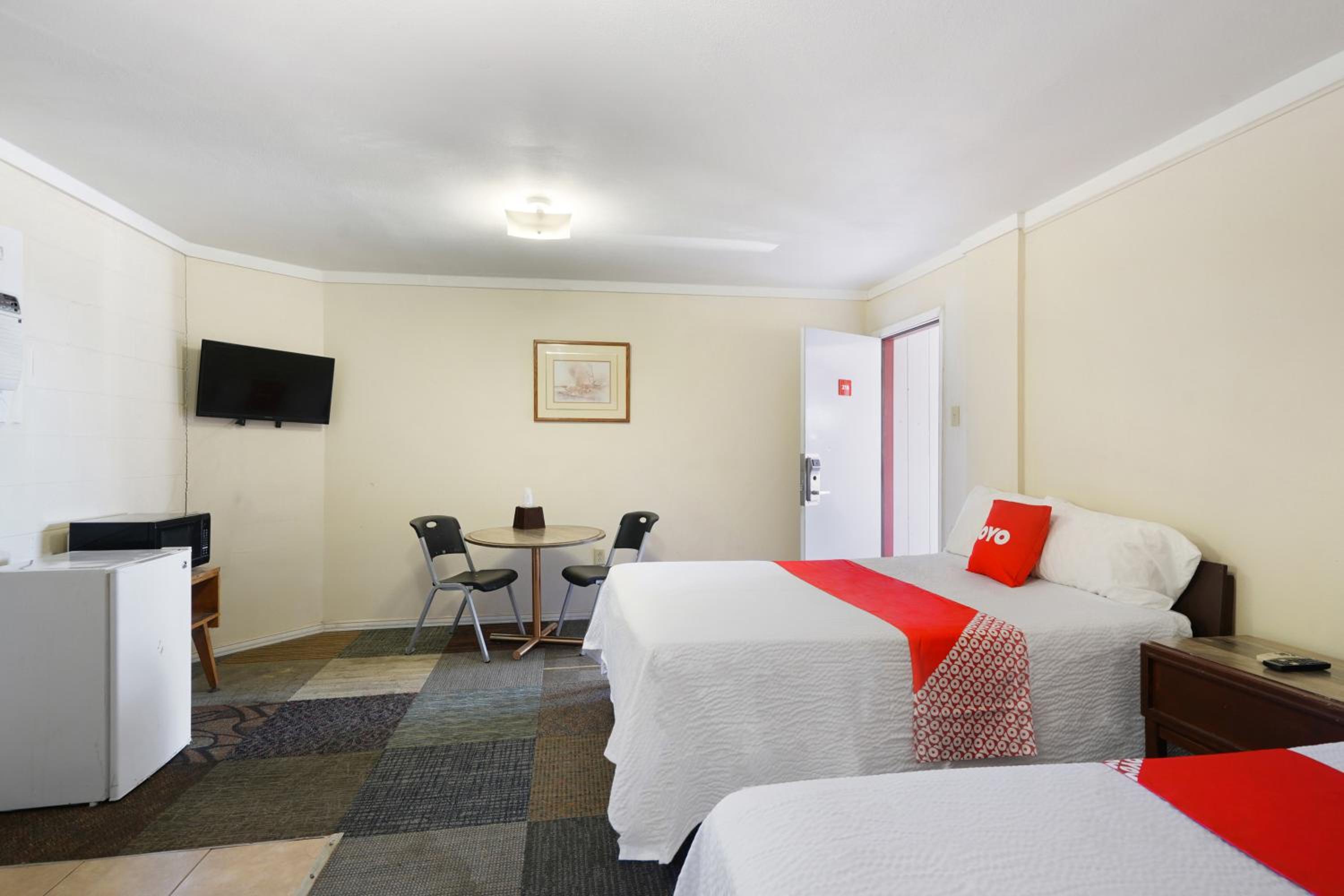 2 Full Beds with Kitchenette	