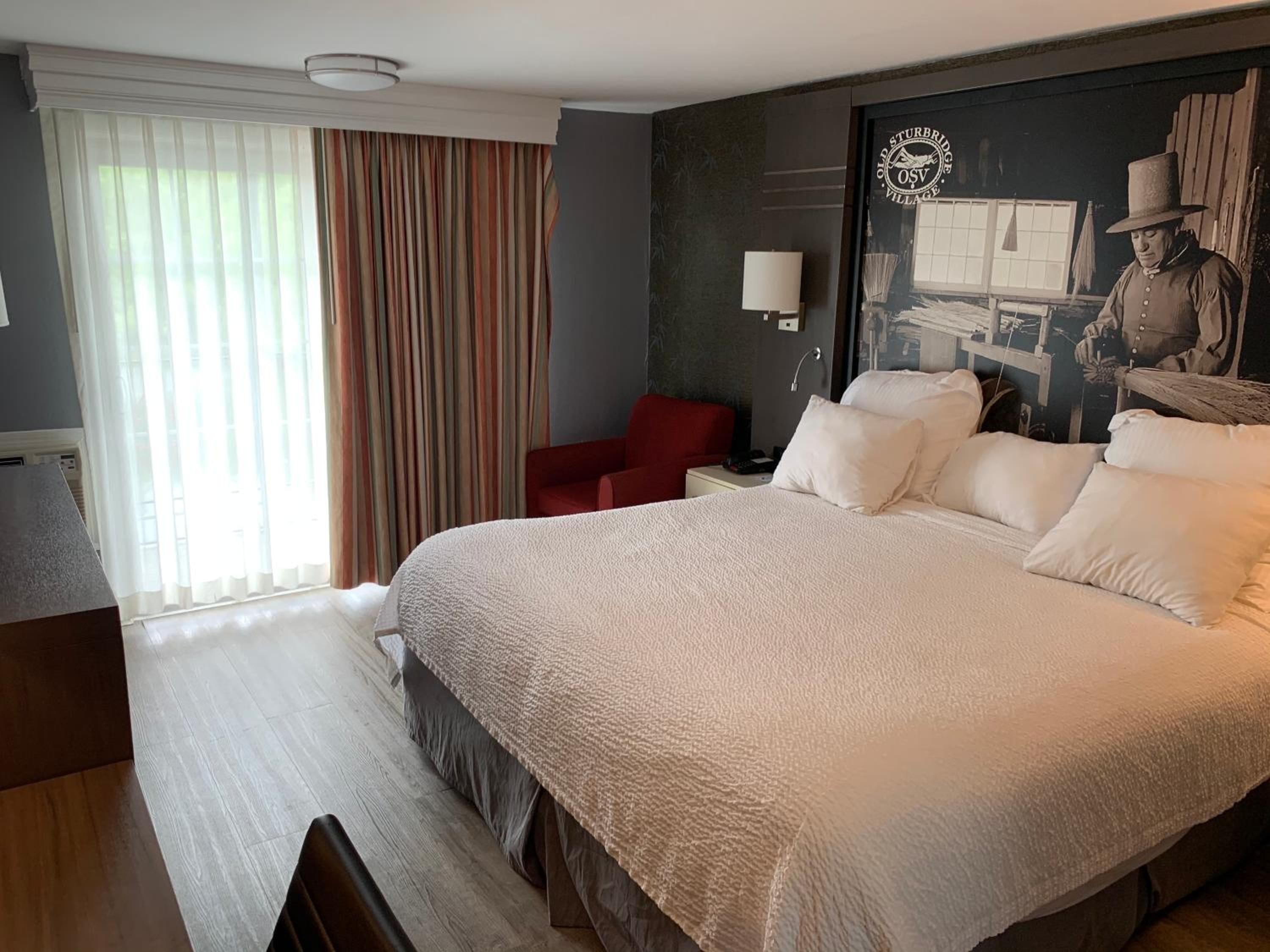 King Room with Lake View - Smoking