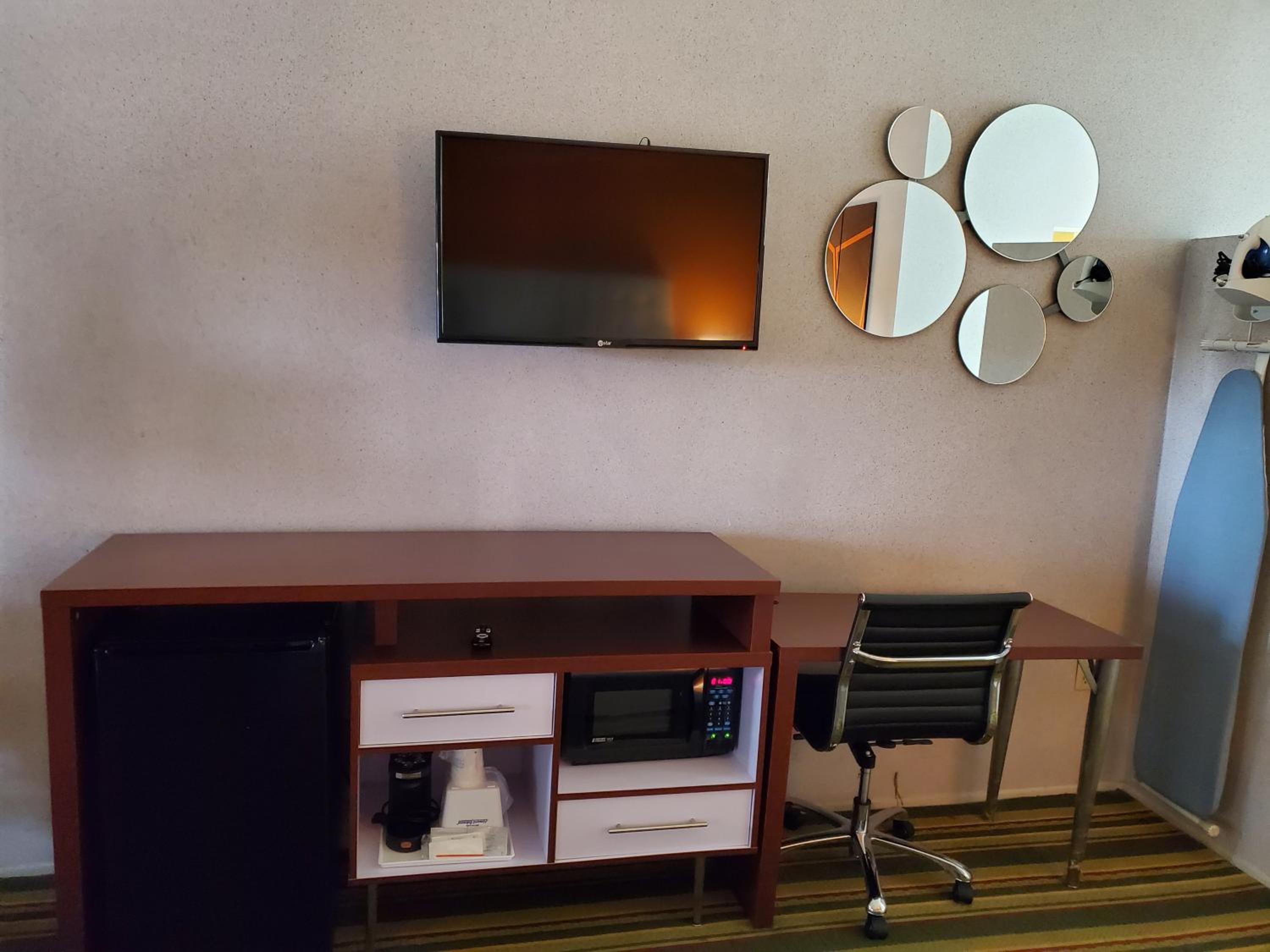 Deluxe Double Room with Two Double Beds - Disability Access - Non-Smoking