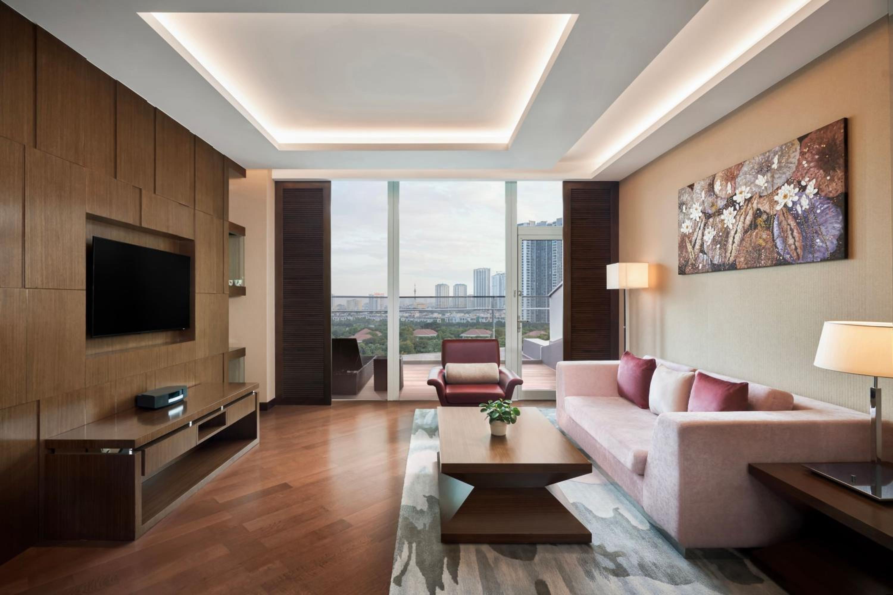 Executive Suite Balcony, Executive lounge access, 1 King, Lake View