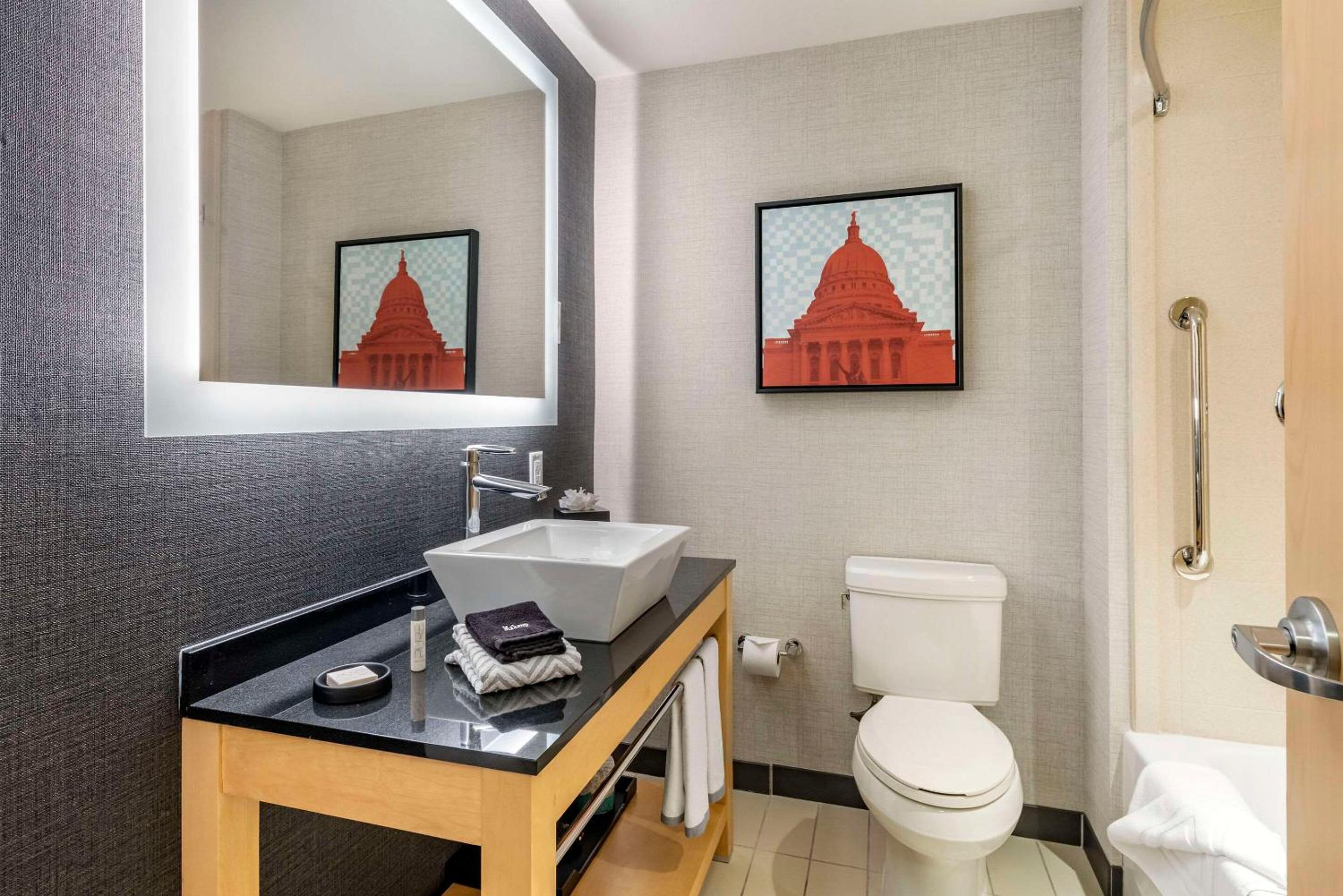 King Suite with Sofa Bed - Non-Smoking