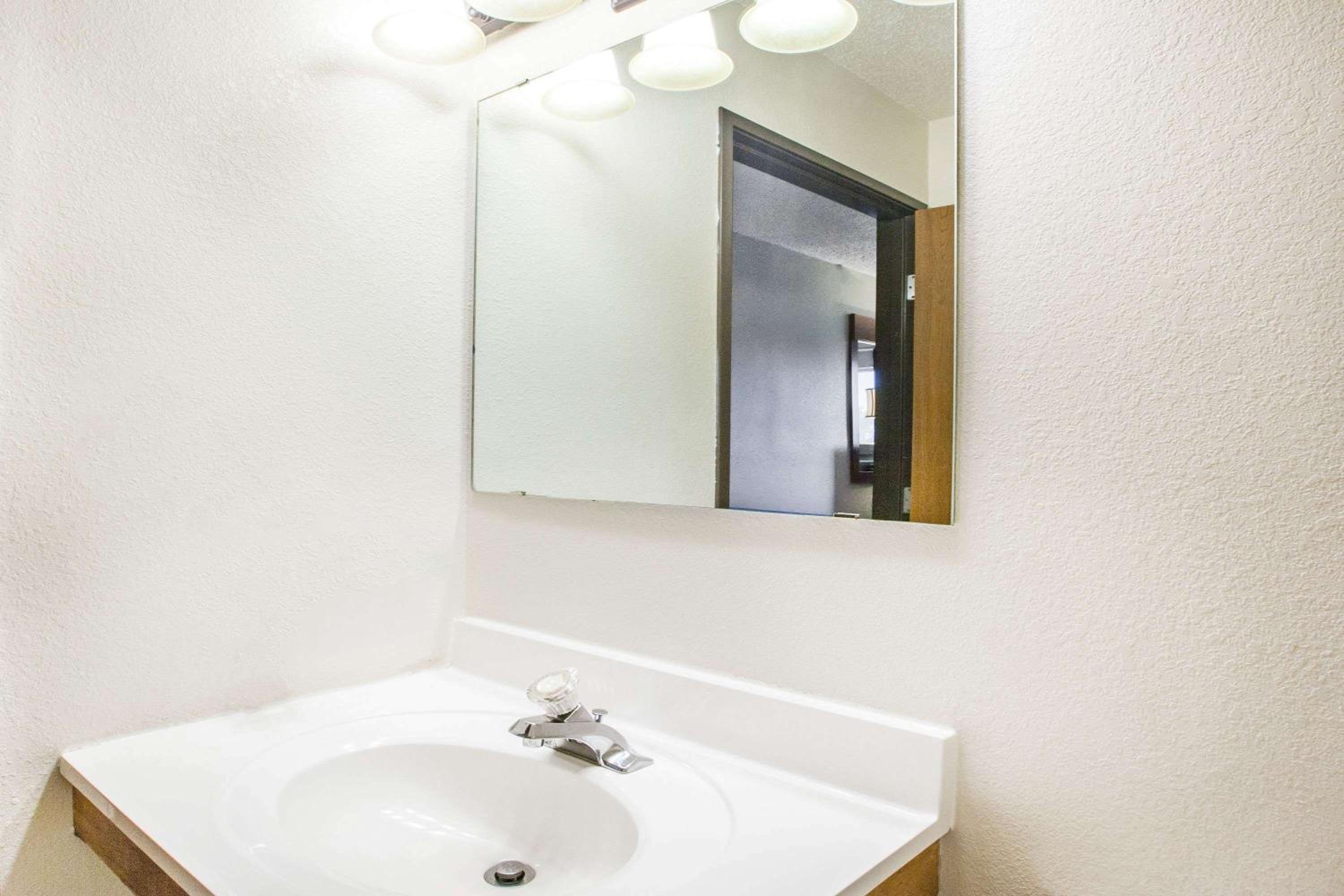 Business King Room - Non-Smoking