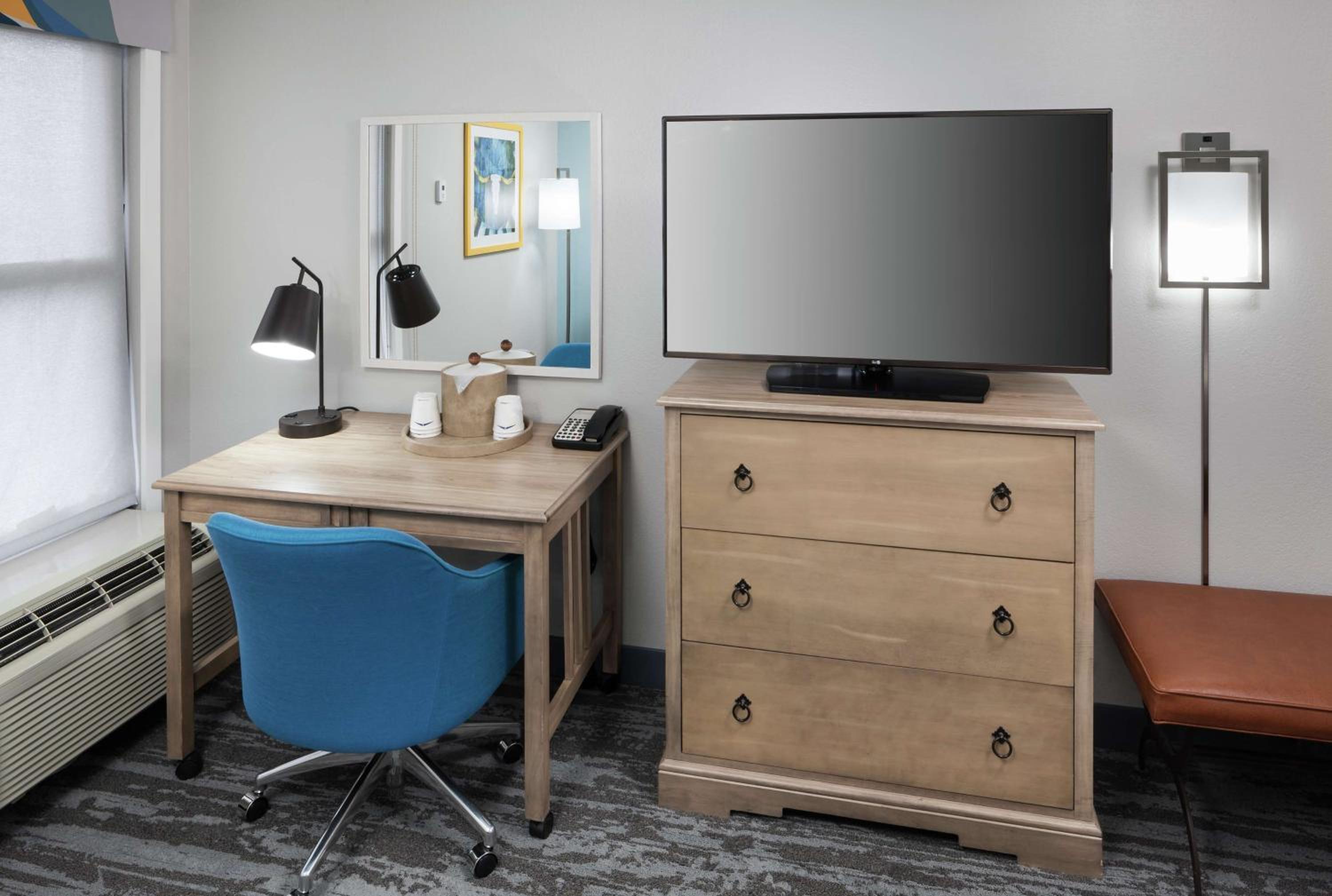 King Room with King Bed - Non-Smoking