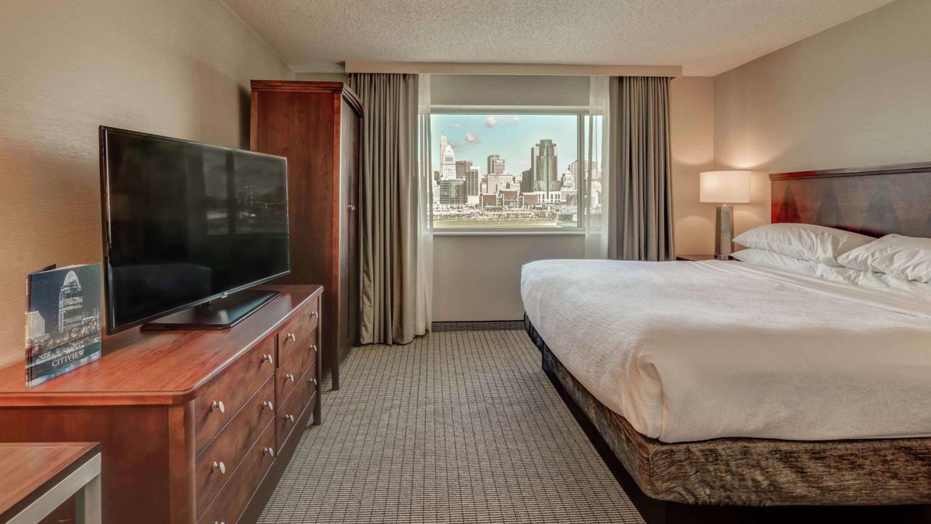 King Suite with River View - Non-Smoking