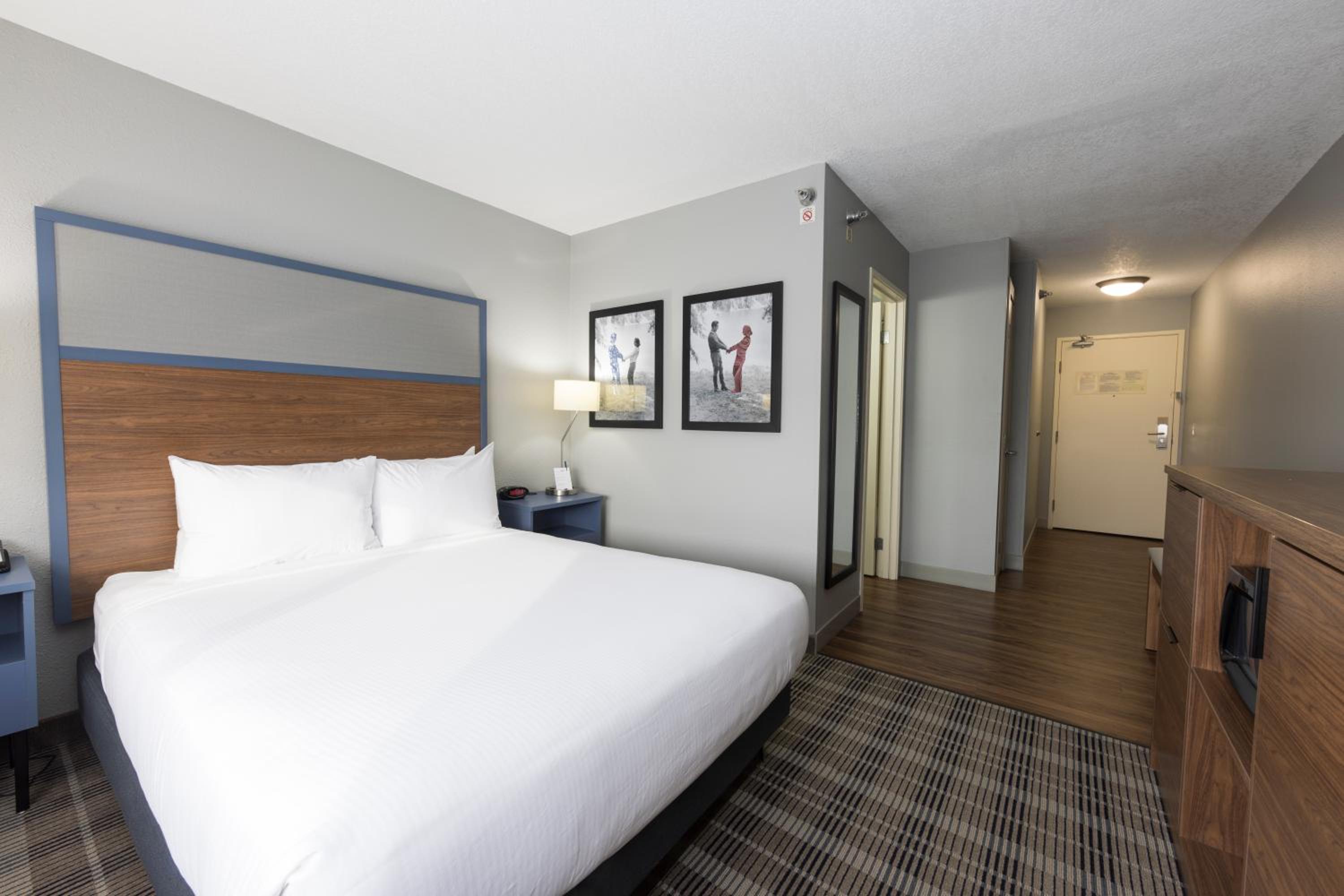 Queen Room - Mobility Access/Non-Smoking