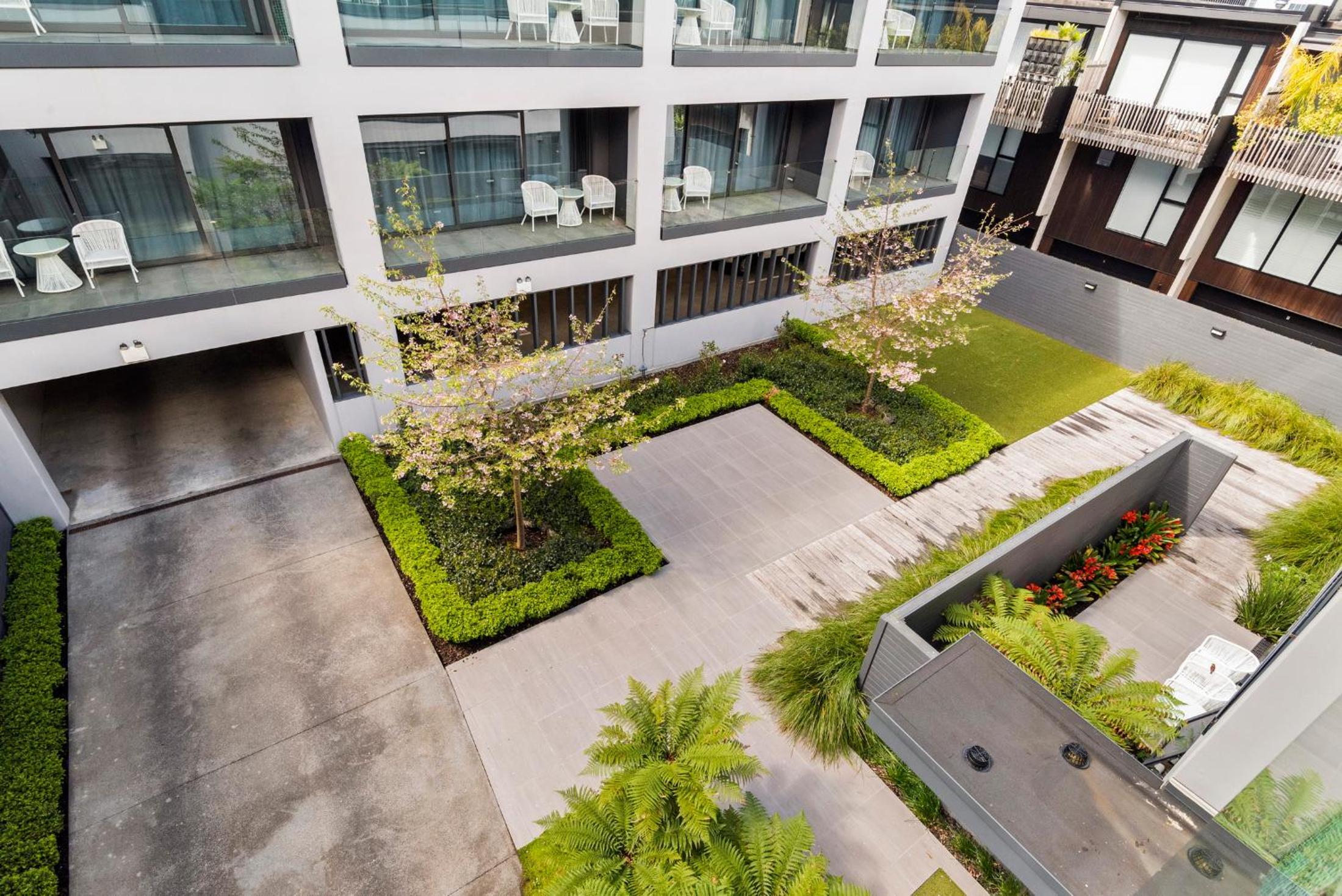 Studio Superior King