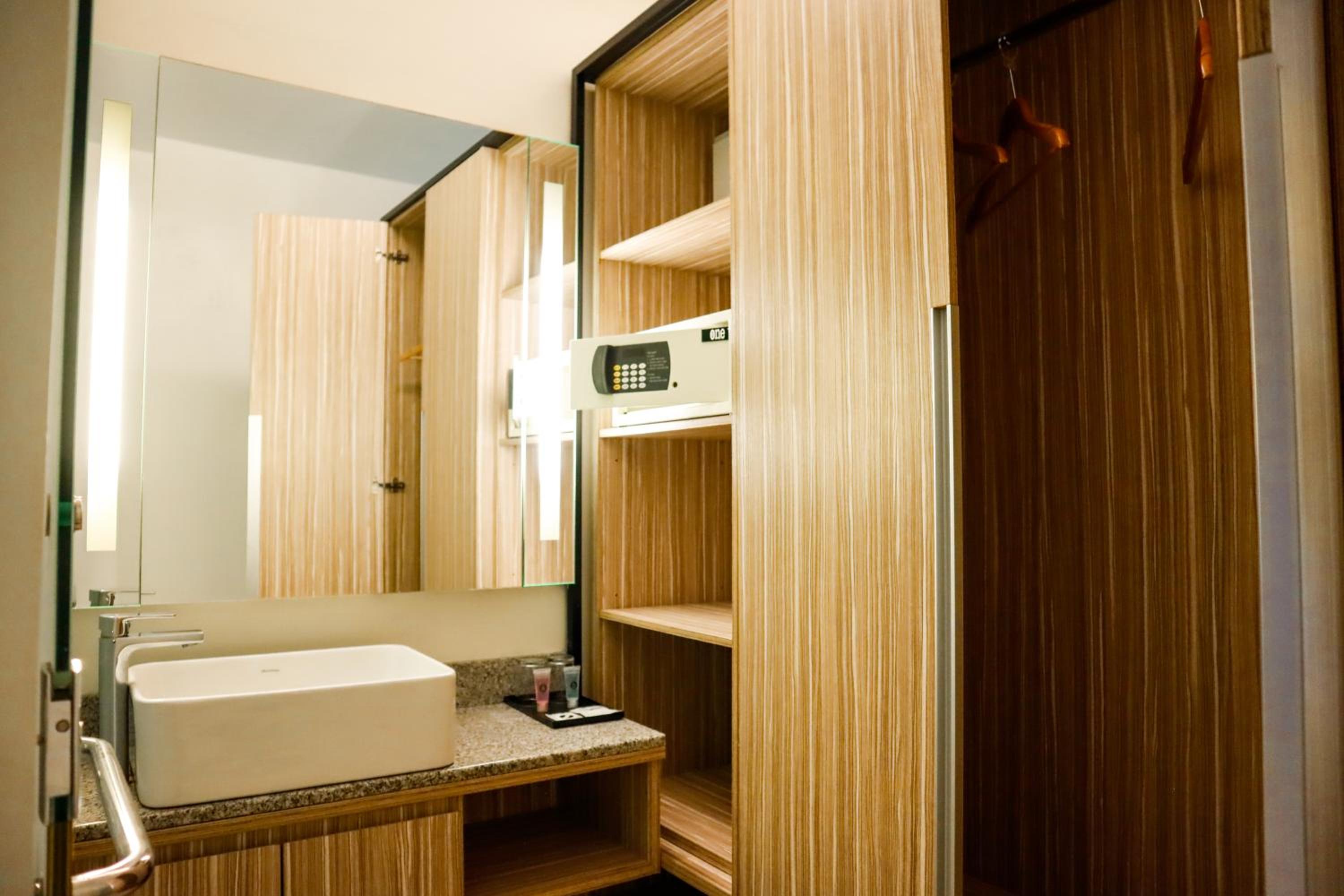 Executive Queen Room