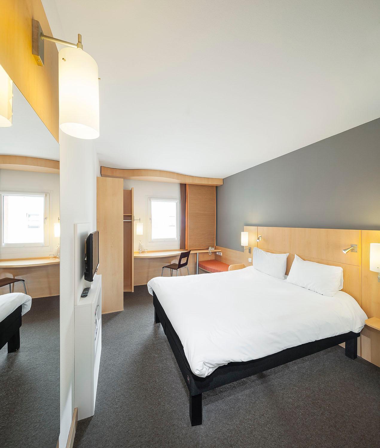 Room with 1 double bed