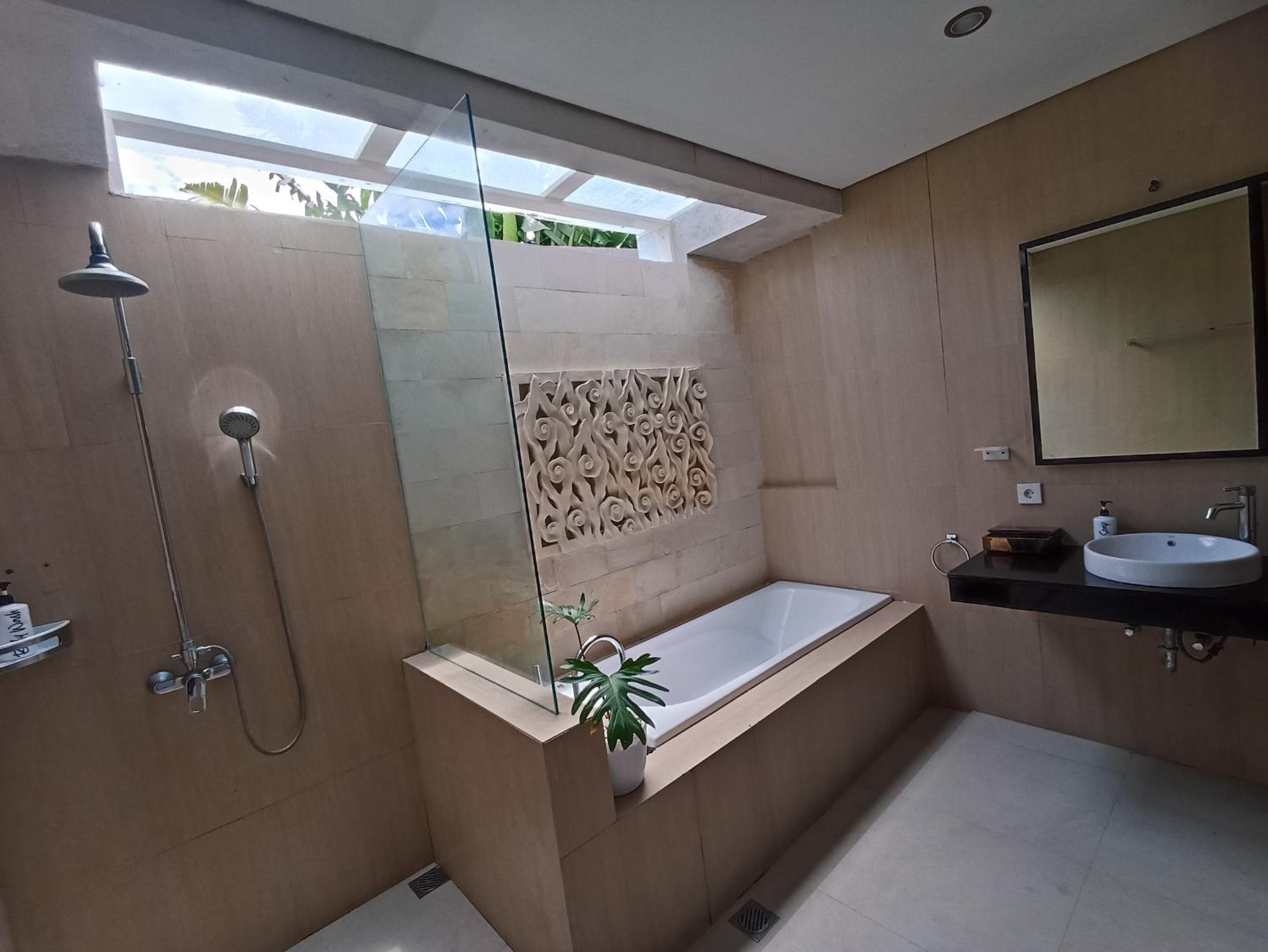 Deluxe Room - Pool Side