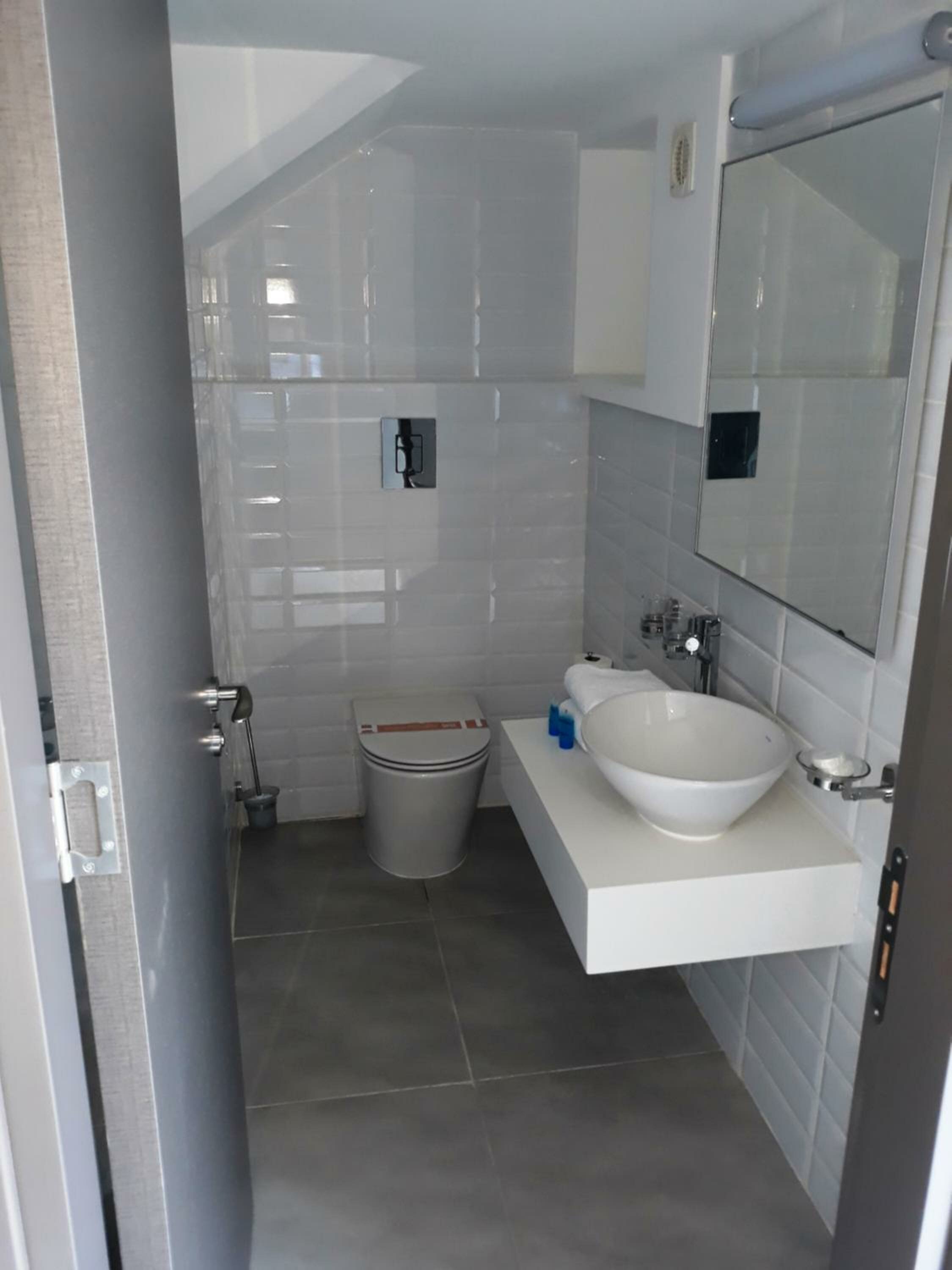 Loft Suite with Inland View - Split Level (3 Adults)