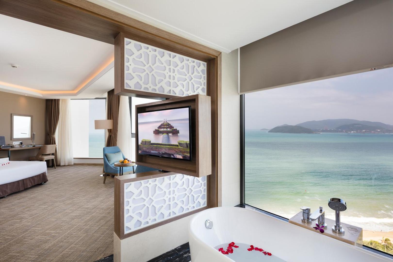 King Suite with Ocean View