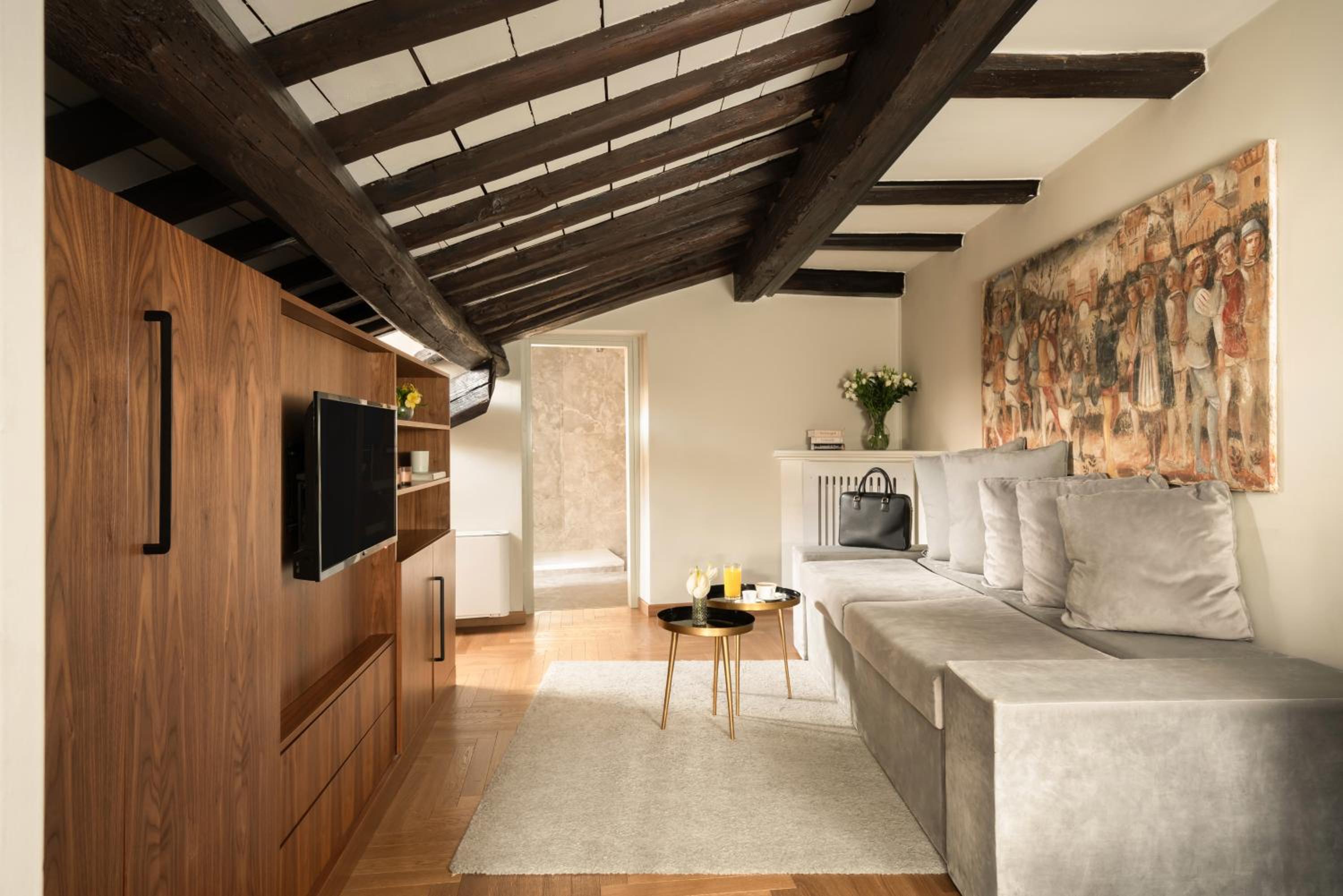 Suite Pantheon View Separate Building