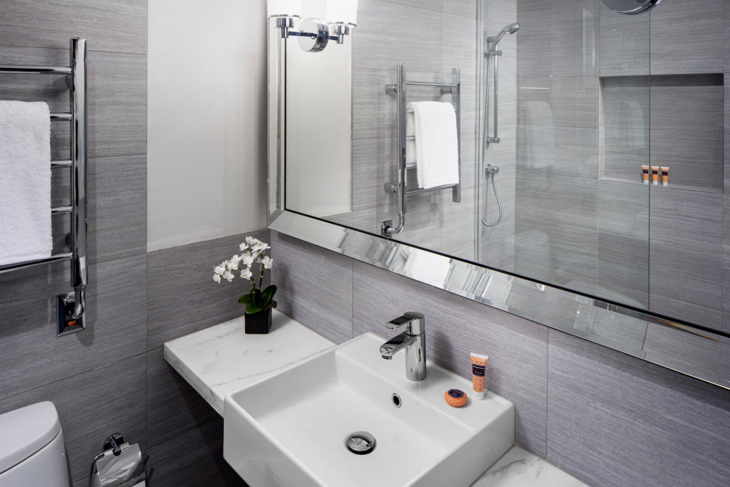 Double Room with Two Double Beds and City View 