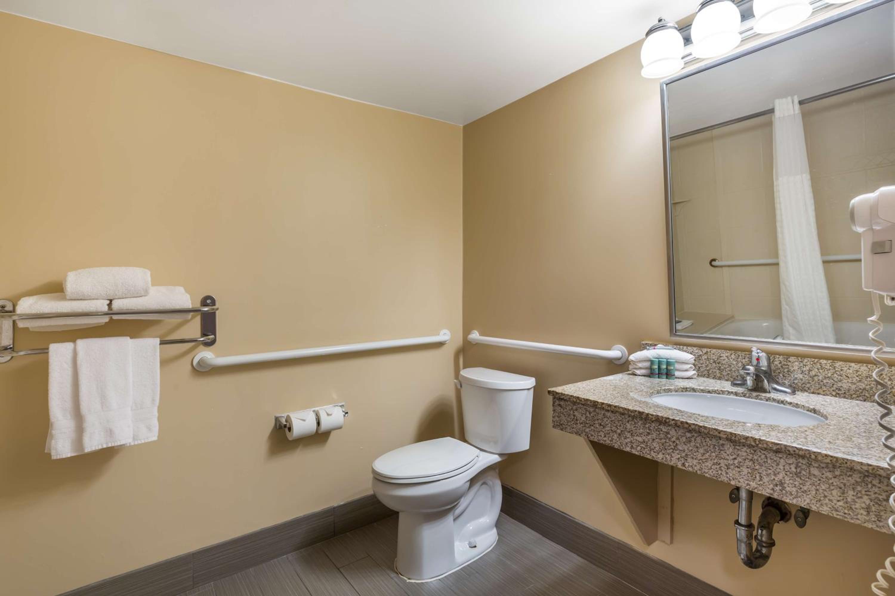 Double Room with Mobility Accessible Tub