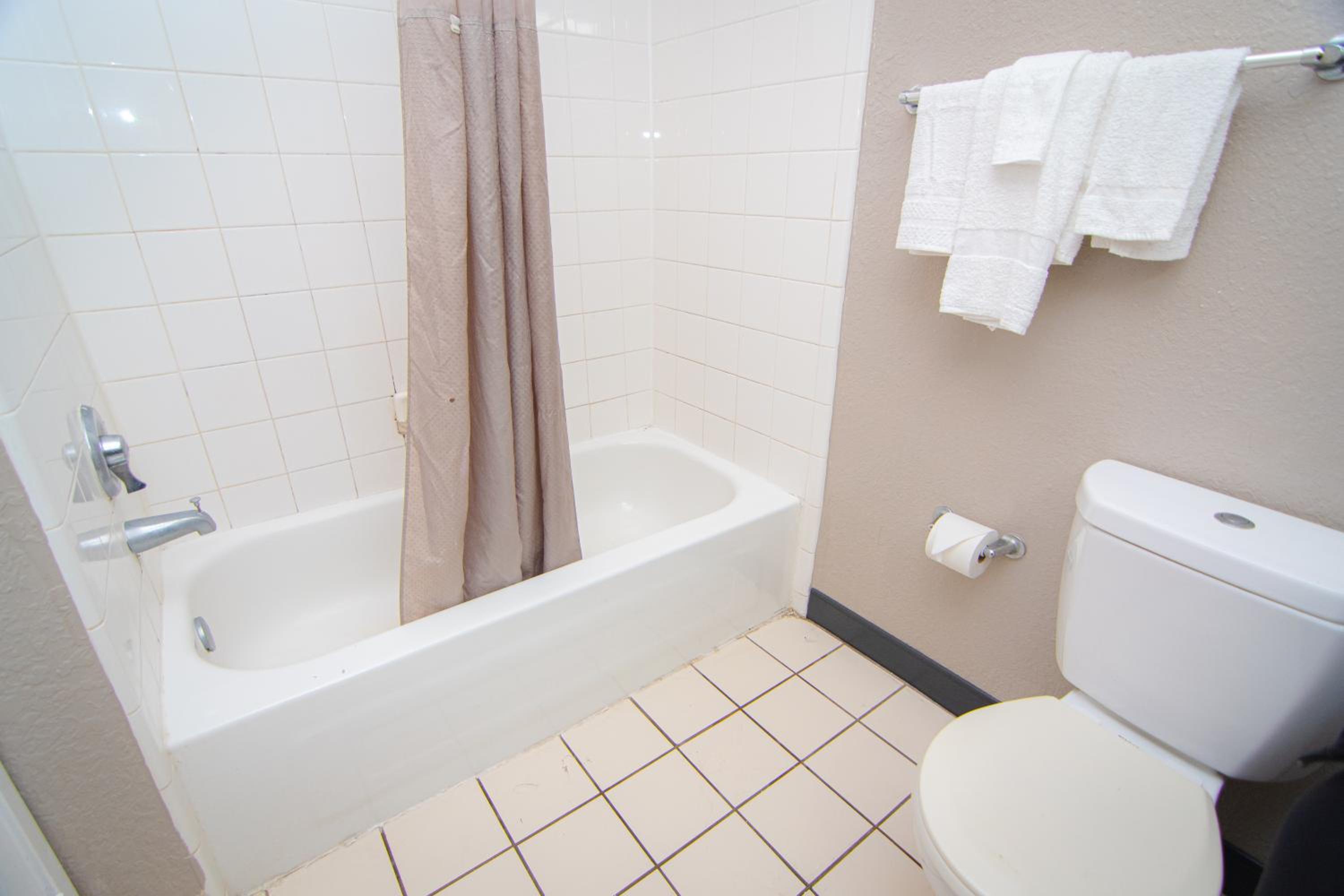 Queen Room - Non-Smoking